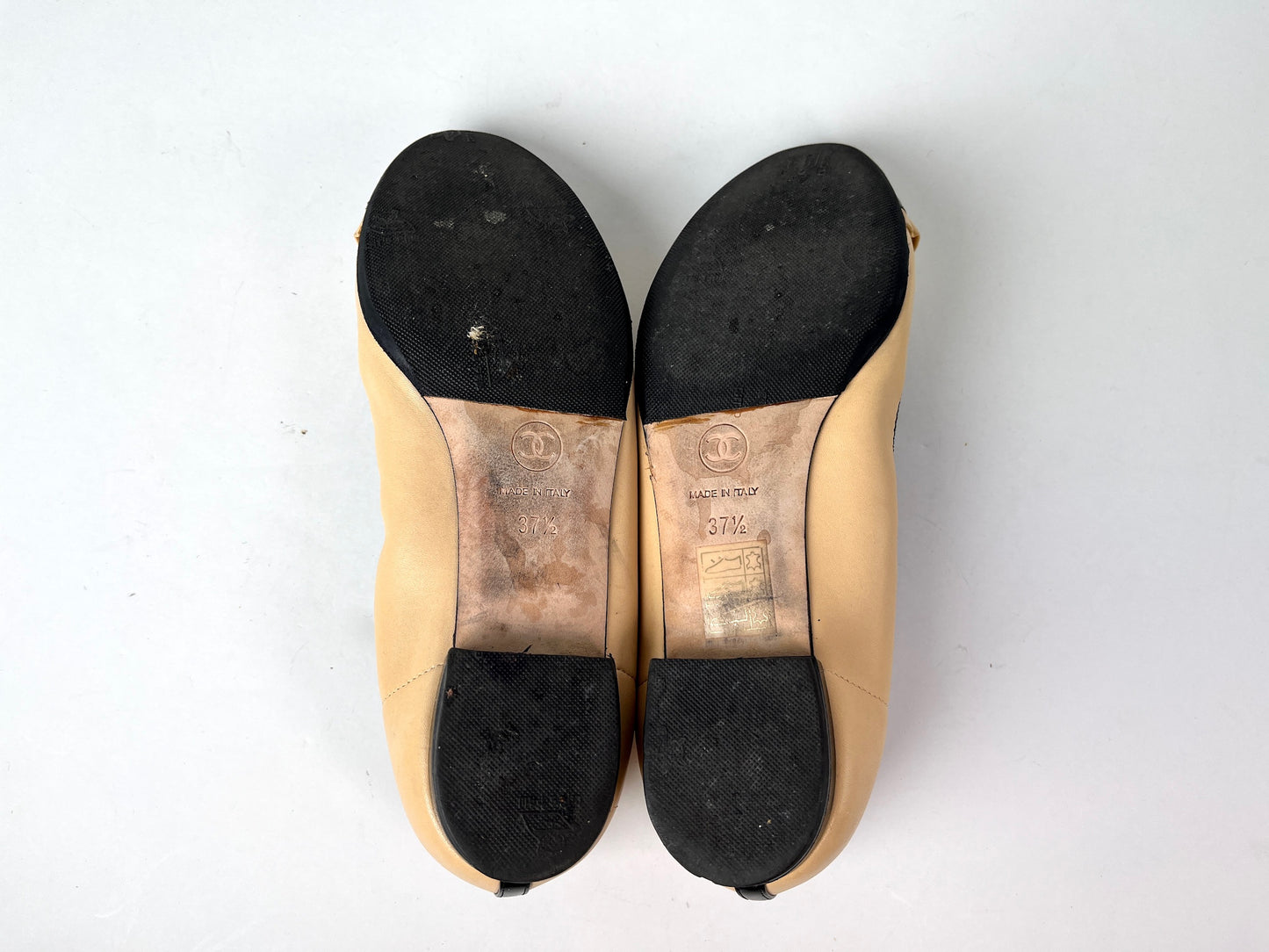 CHANEL Bicolor CC Logo Beige Black Ruffle Ballerina Leather Flats 37.5 7