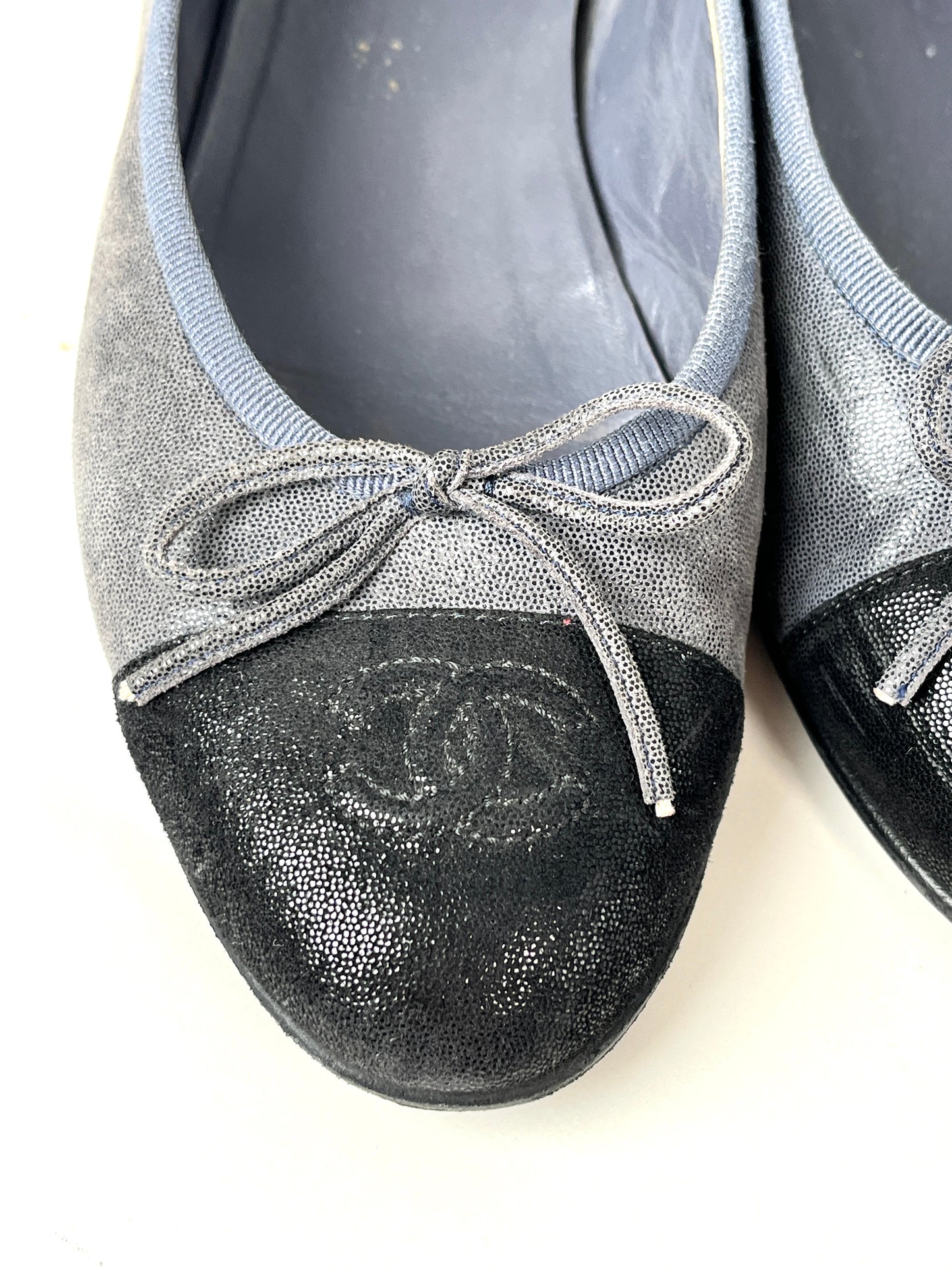 CHANEL Black Dark Gray CC Logo Ballerina Leather Flats 37, 6.5