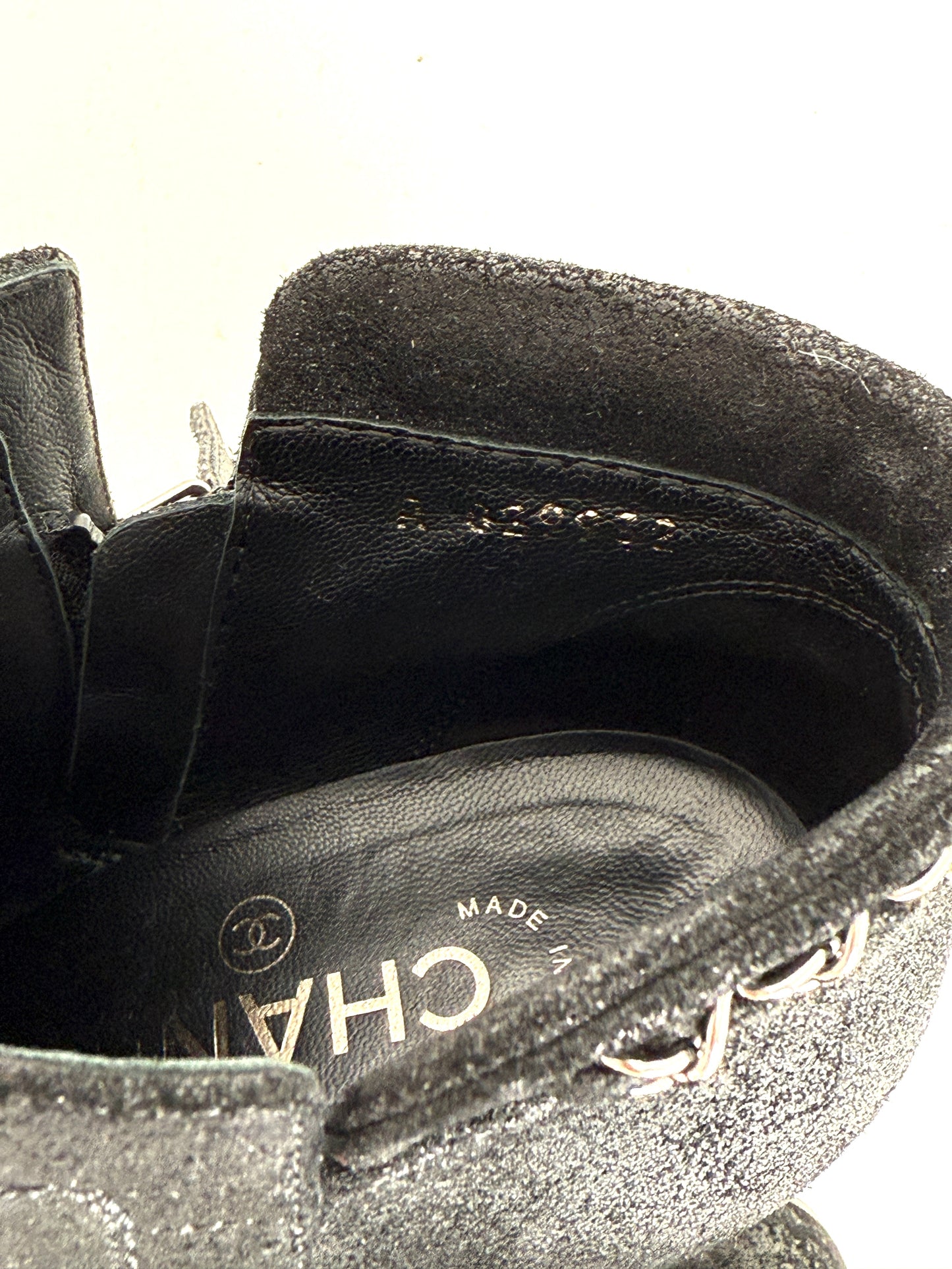 CHANEL Interlocking CC Chain Logo Black Ankle Booties Boots 38.5 8