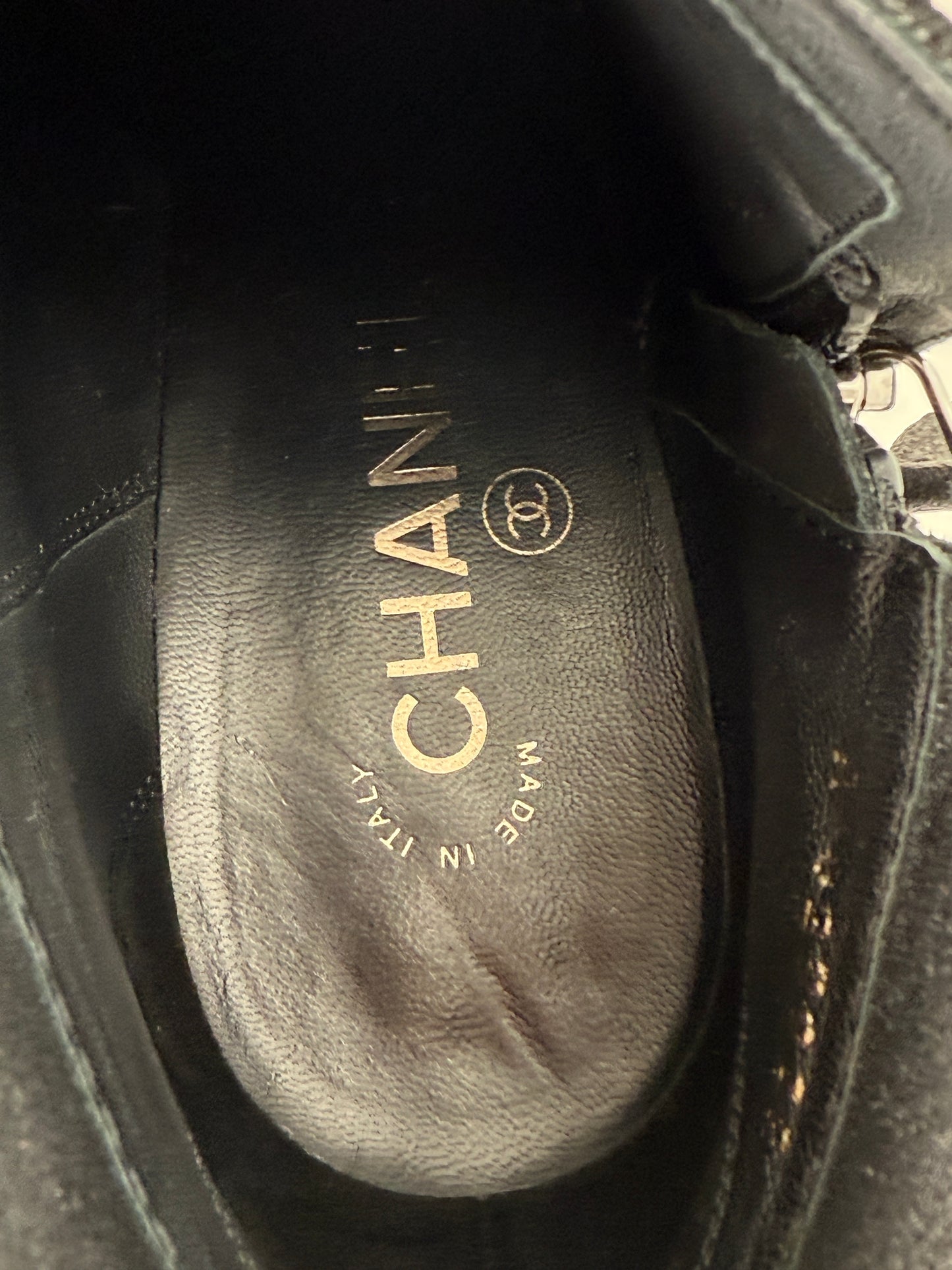 CHANEL Interlocking CC Chain Logo Black Ankle Booties Boots 38.5 8