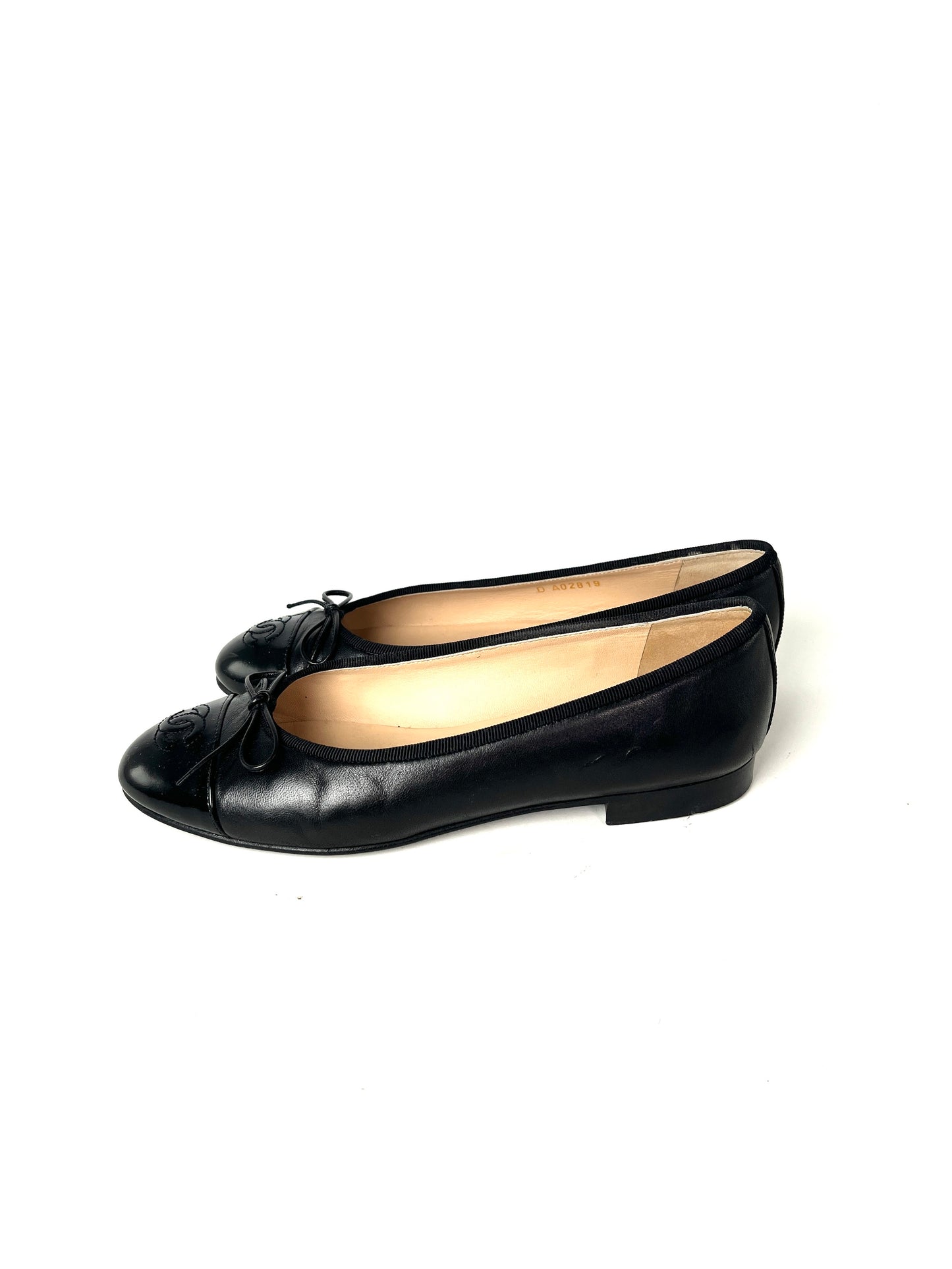 CHANEL Black Cap Toe Leather Ballerina Classic Logo Flats 37.5 7