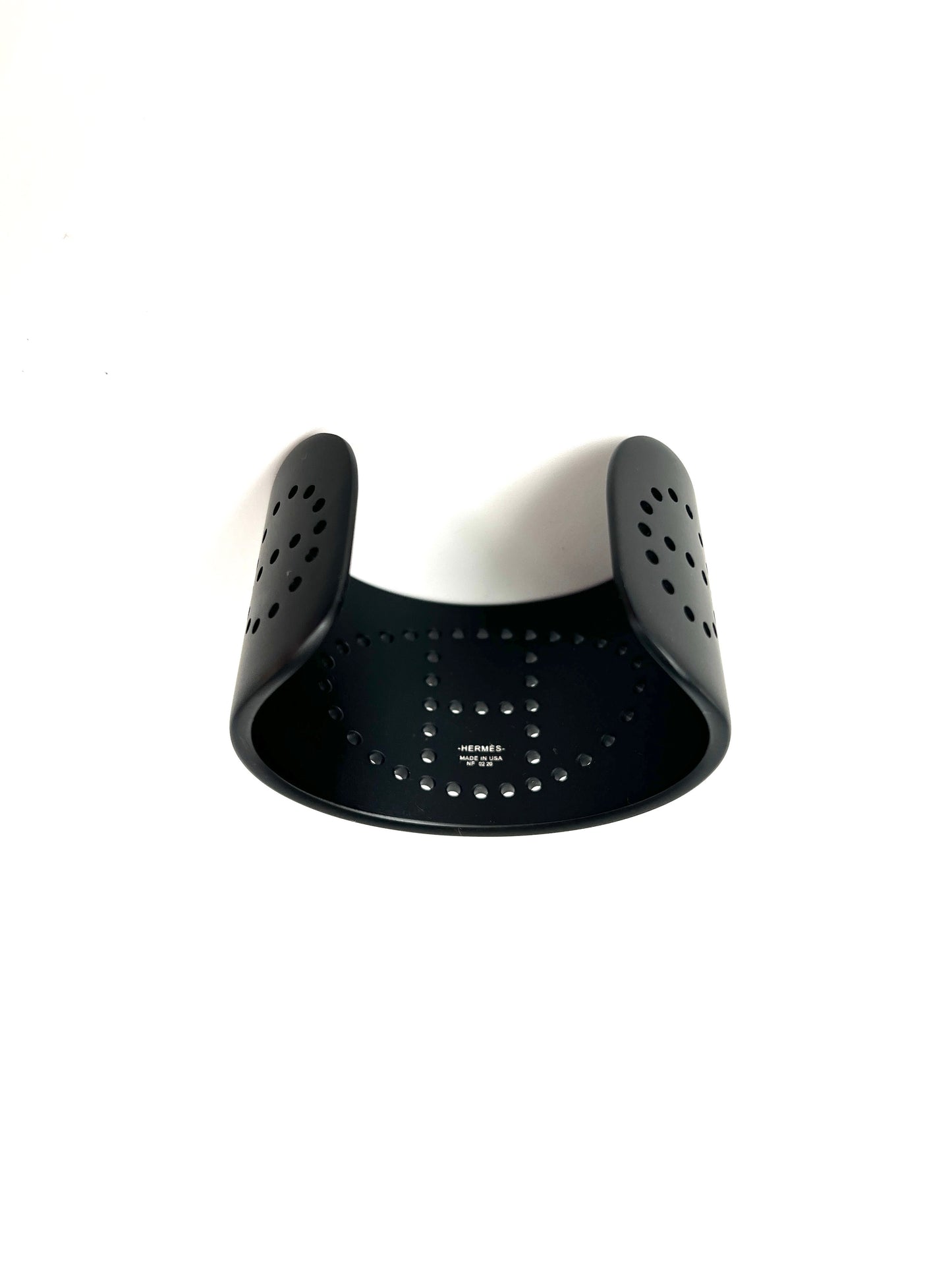 HERMES Evelyne Aluminum Sunset Perforated Cuff Bracelet Black T2
