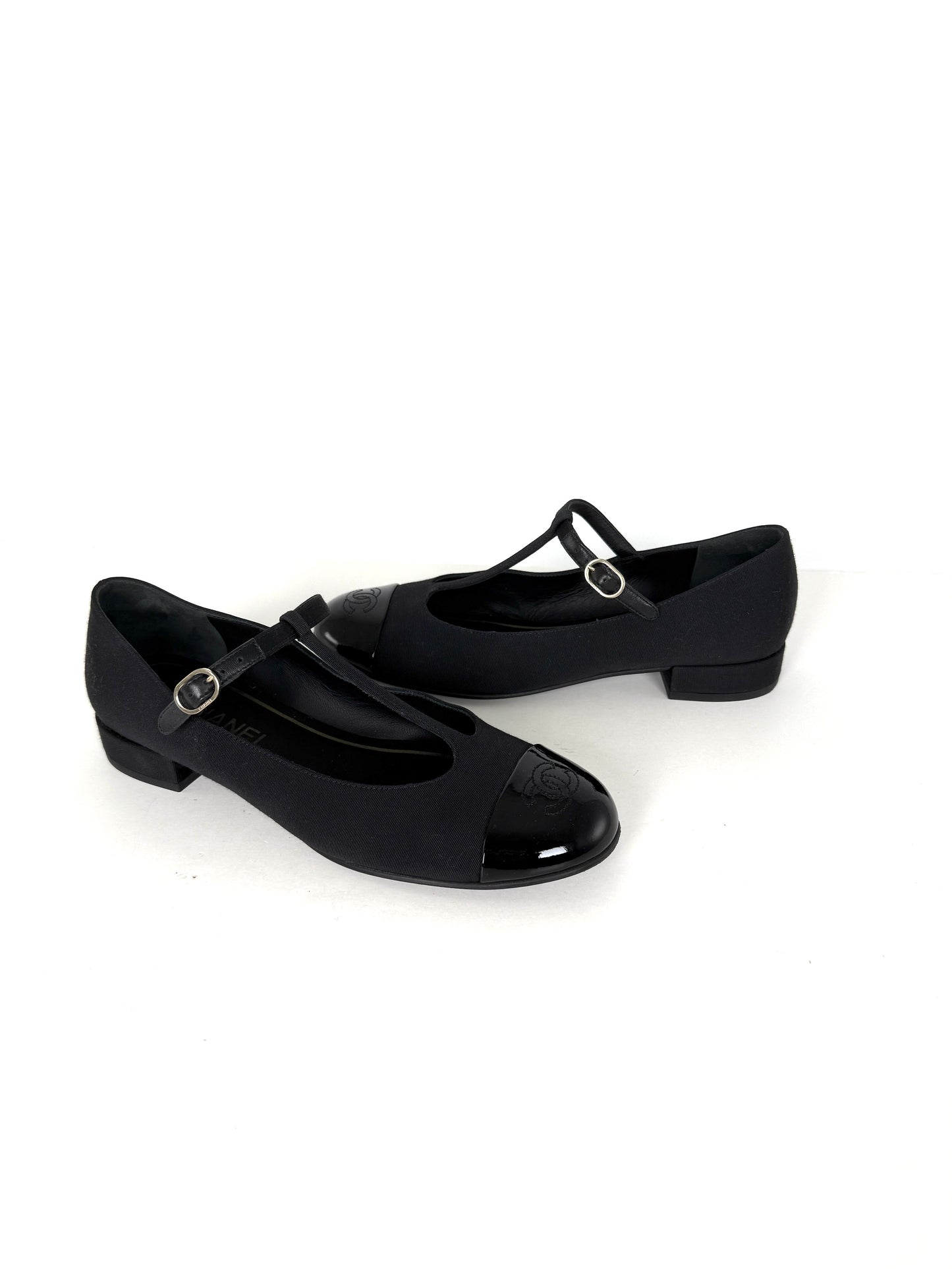 CHANEL 2014 Cap Toe Mary Jane Satin Patent Leather CC Logo Low Heel Pumps 39 8.5 Chanel lover