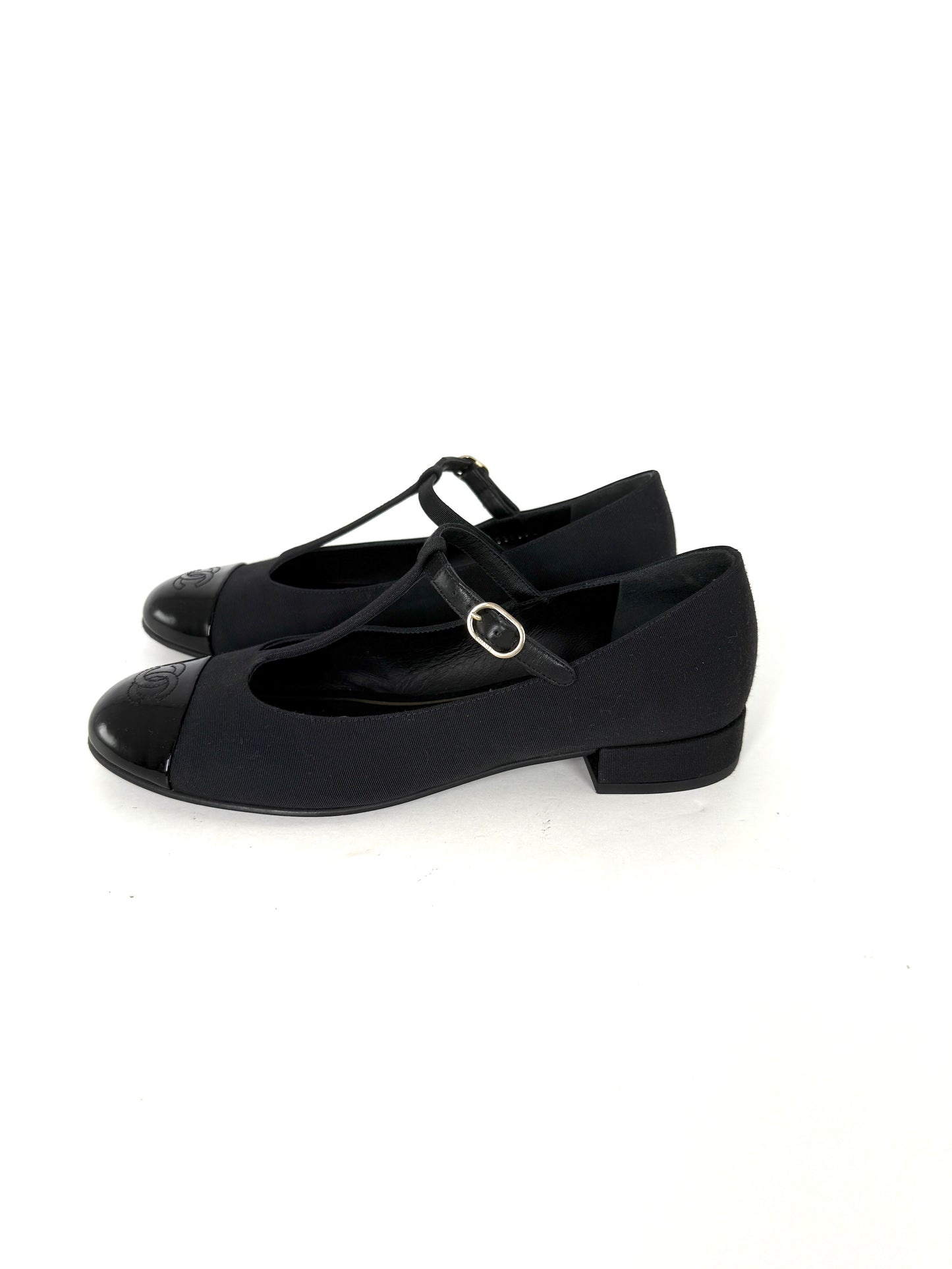 CHANEL 2014 Cap Toe Mary Jane Satin Patent Leather CC Logo Low Heel Pumps 39 8.5 Classic pumps
