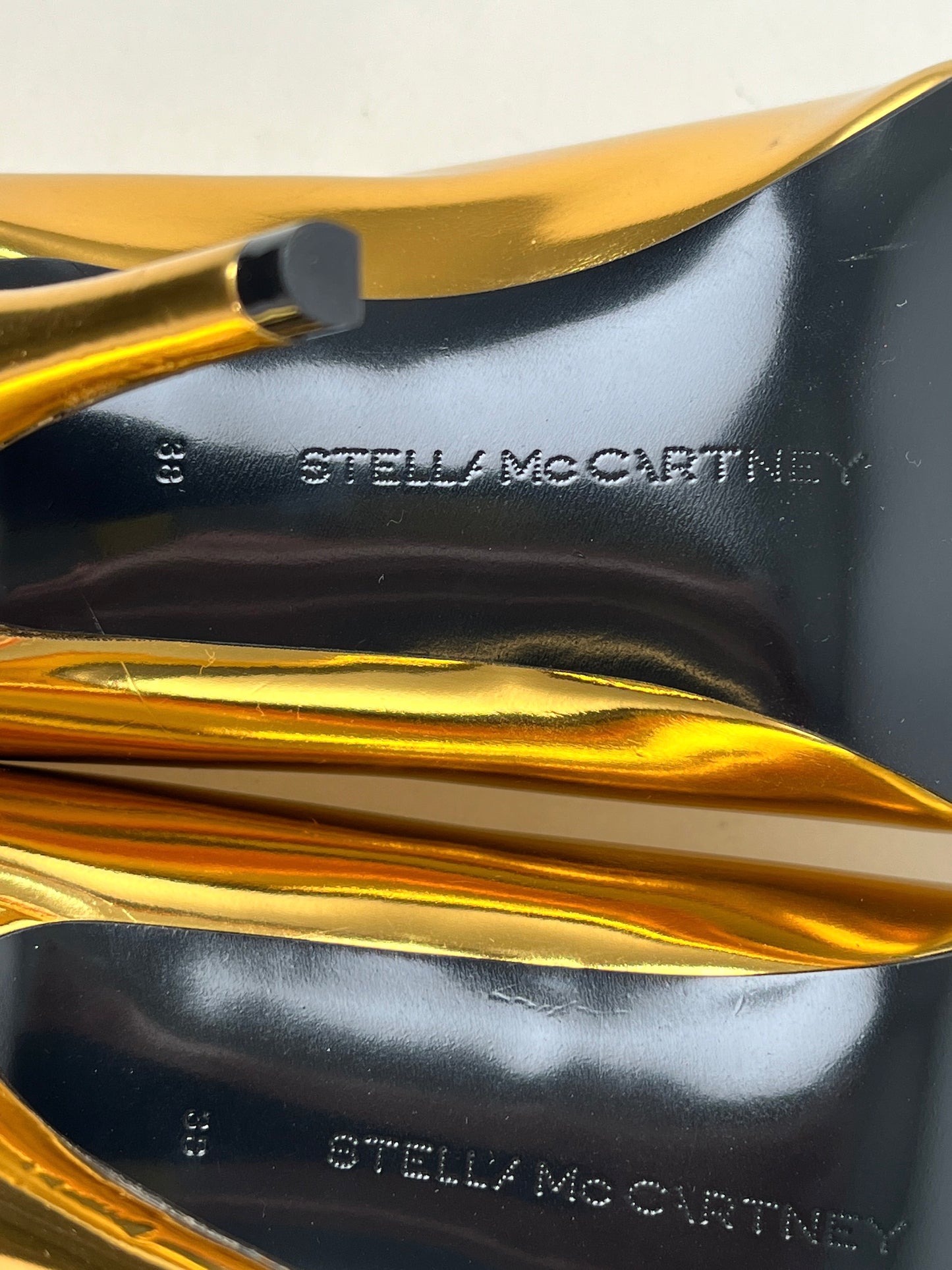 Stella McCartney Pointed Tow V Neck Metallic Gold Pumps Heels 38 7.5