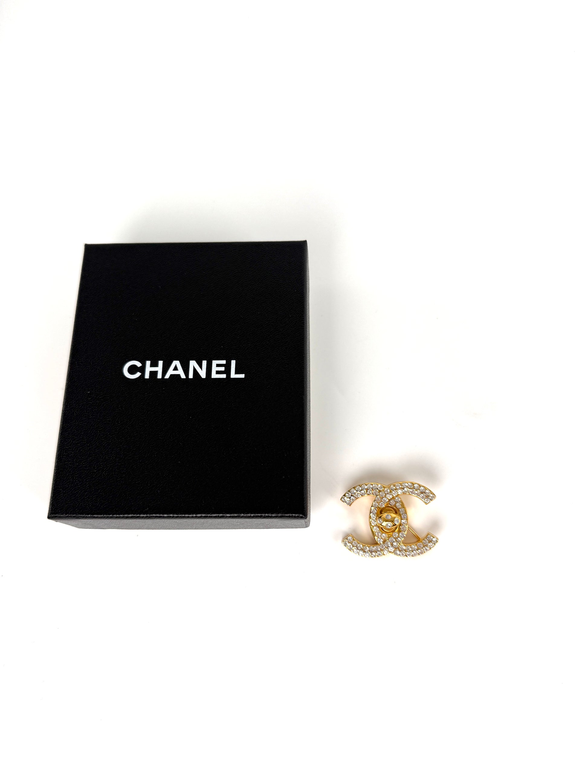 CHANEL Turnlock CC Gold Rhinestone CC Logo 96 Brooch Pin