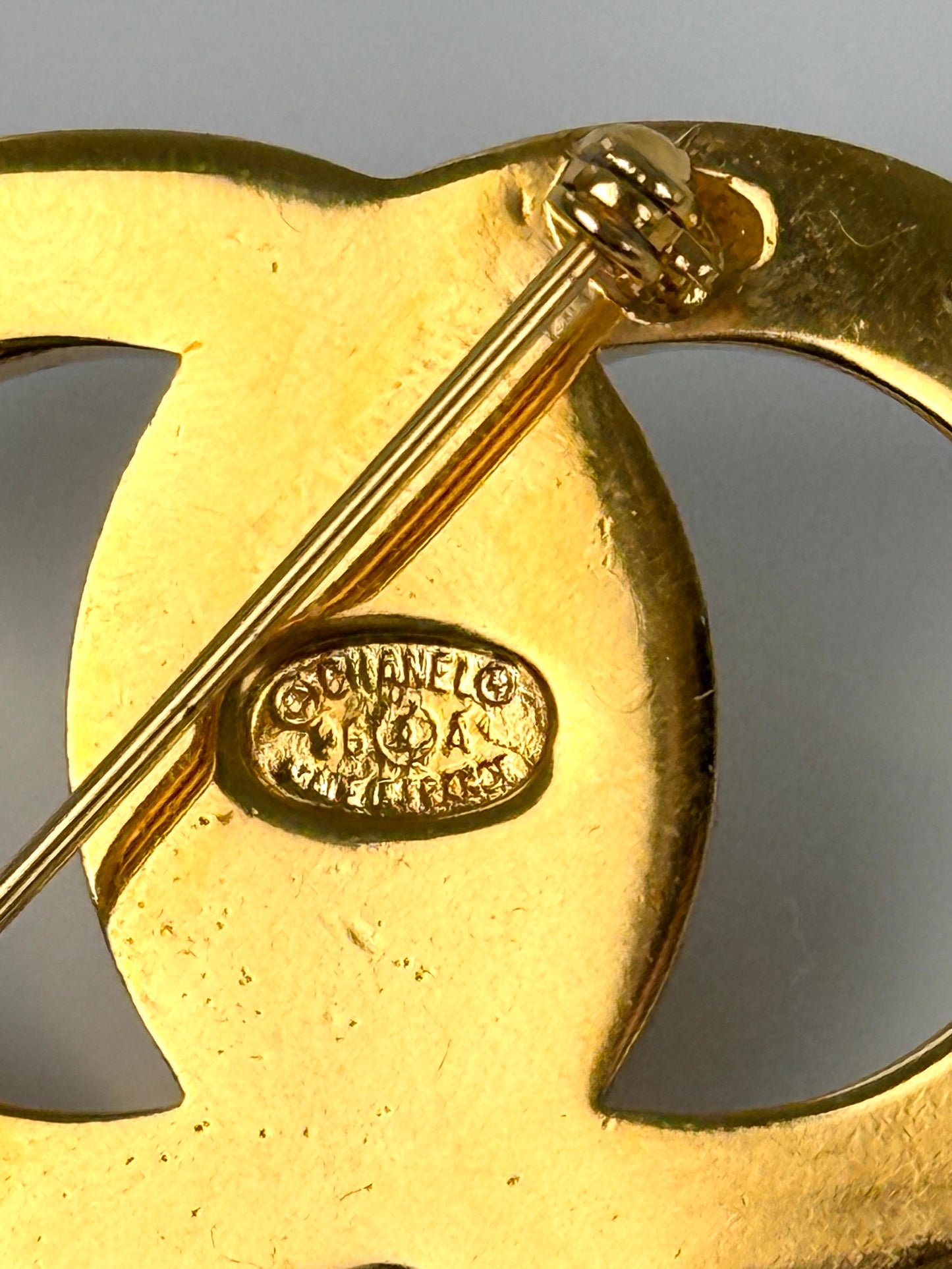 CHANEL Turnlock CC Gold Rhinestone CC Logo 96 Brooch Pin