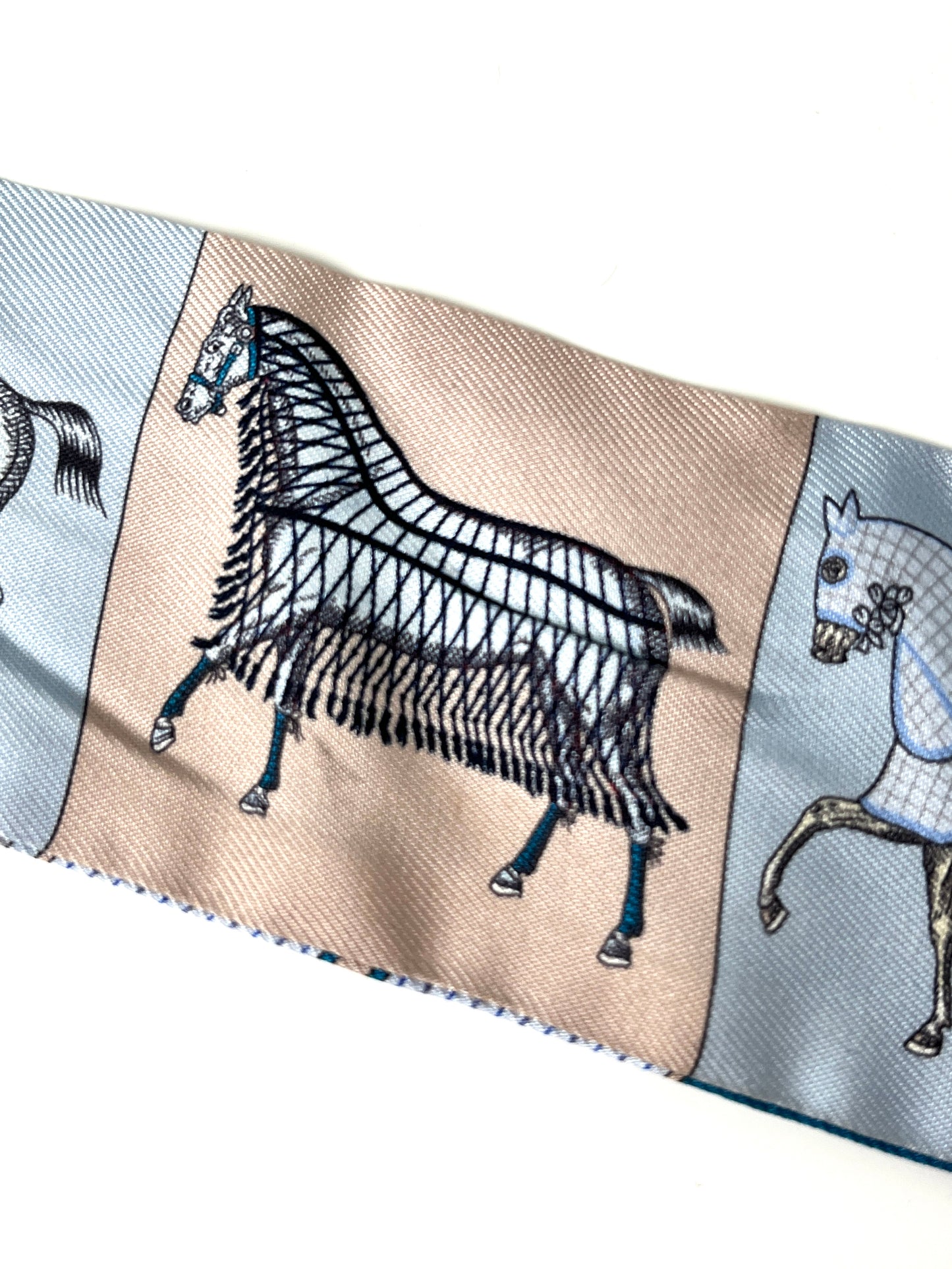 Hermes Blue Couvertures Nouvelles Horse Print Ciel Marine Sable Silk Twilly Scarf