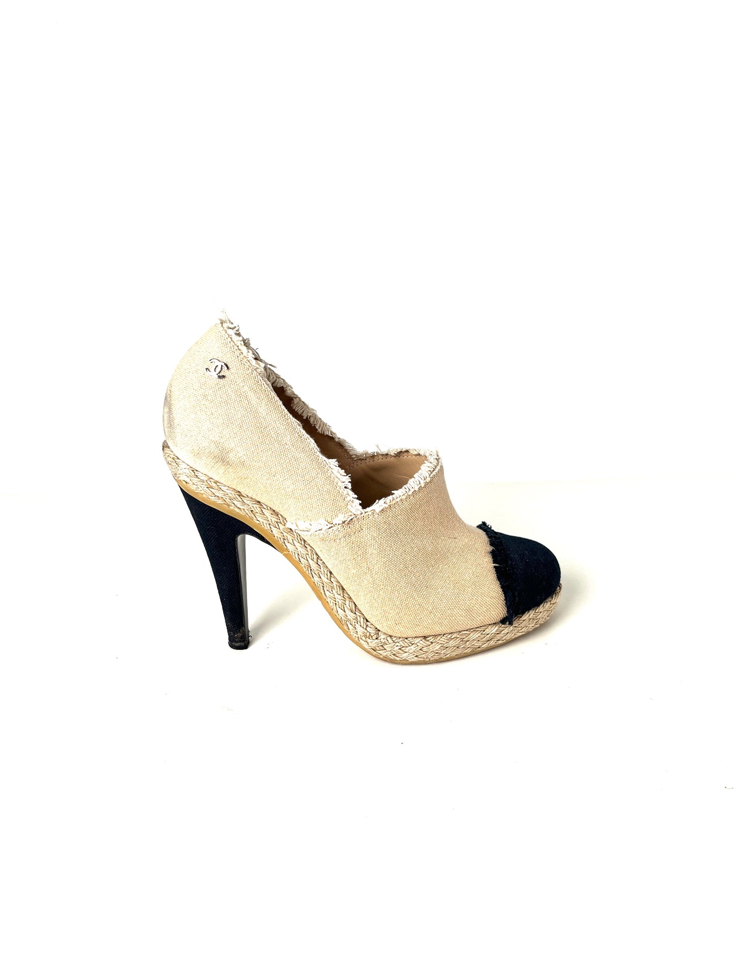 CHANEL 2014 Cap Toe Frayed Canvas Bi Color Beige Black Espadrille Pumps 39 8.5