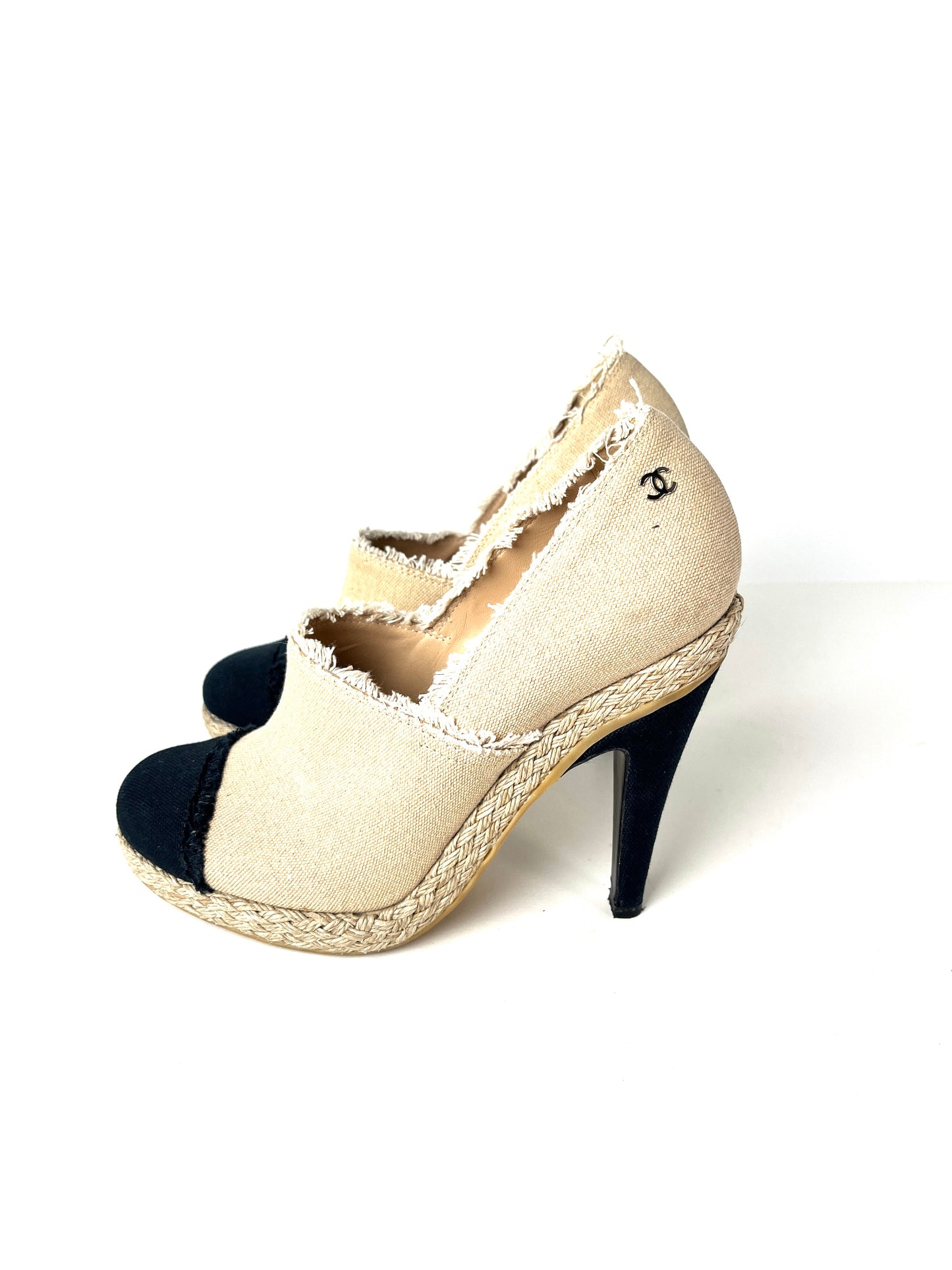 CHANEL 2014 Cap Toe Frayed Canvas Bi Color Beige Black Espadrille Pumps 39 8.5