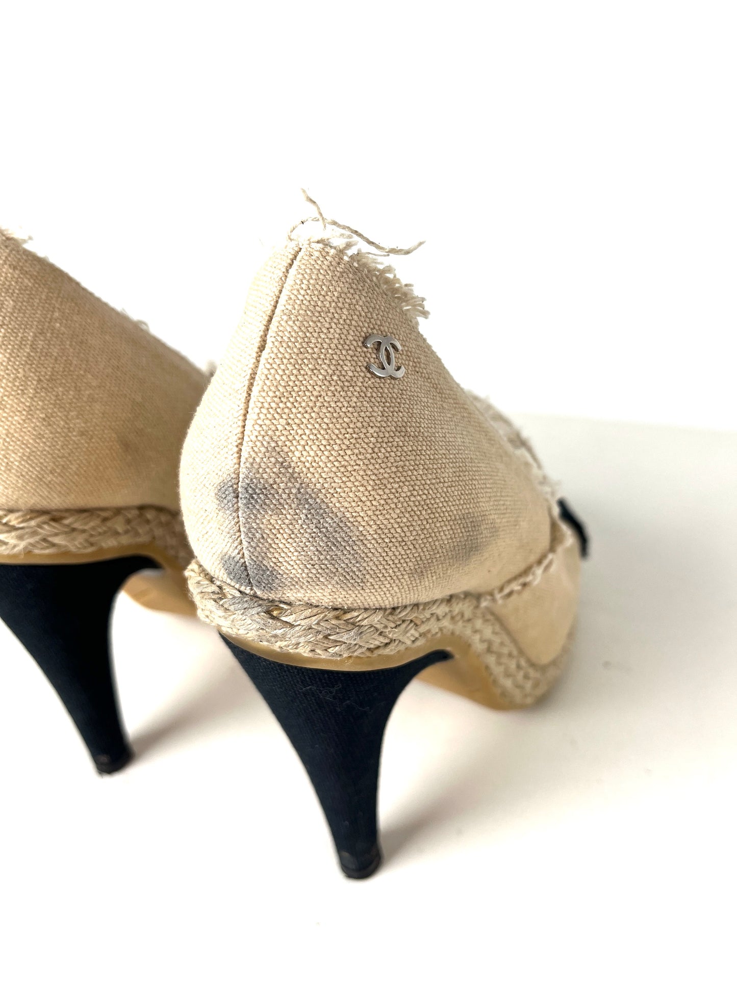 CHANEL 2014 Cap Toe Frayed Canvas Bi Color Beige Black Espadrille Pumps 39 8.5
