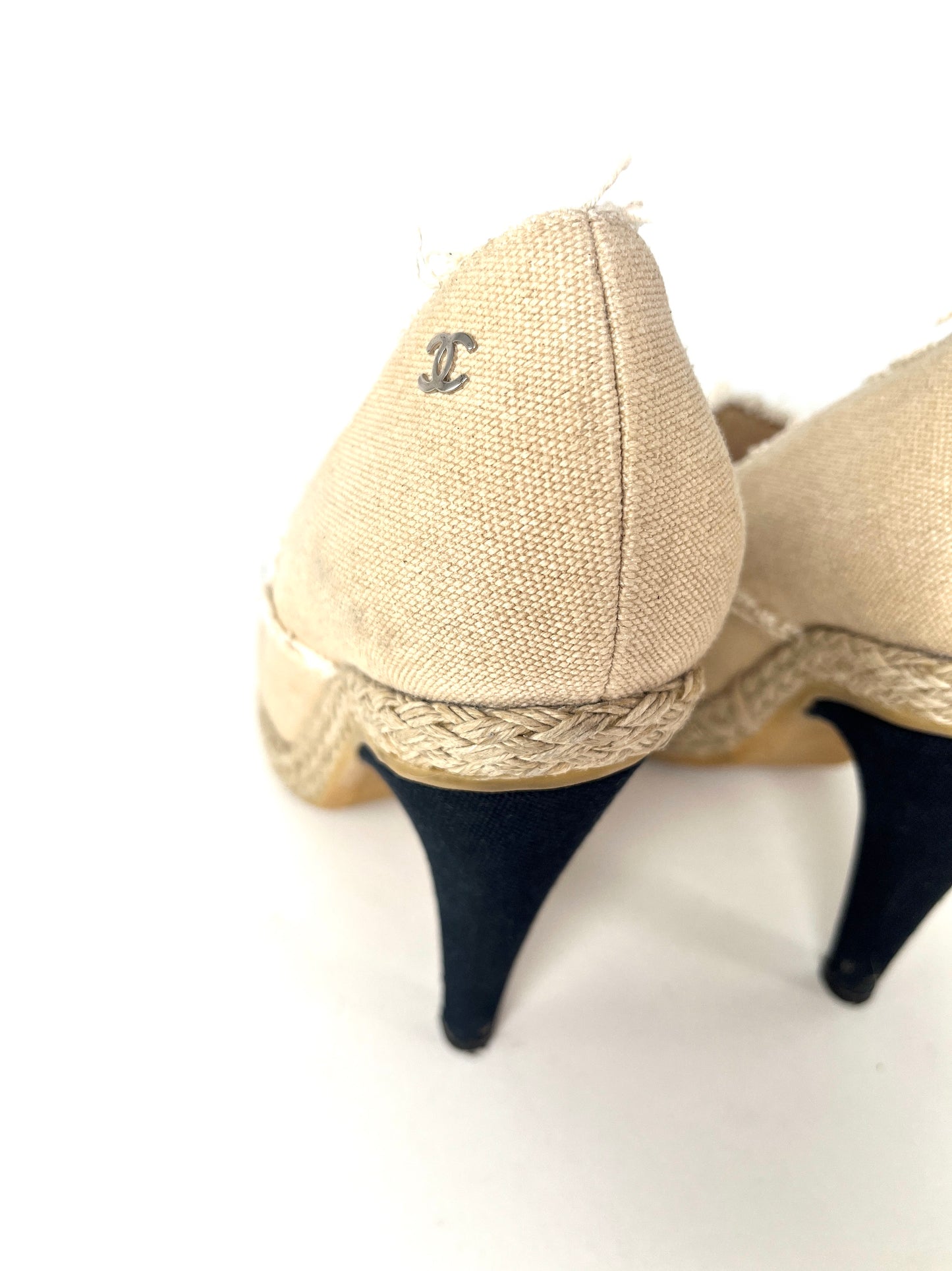 CHANEL 2014 Cap Toe Frayed Canvas Bi Color Beige Black Espadrille Pumps 39 8.5