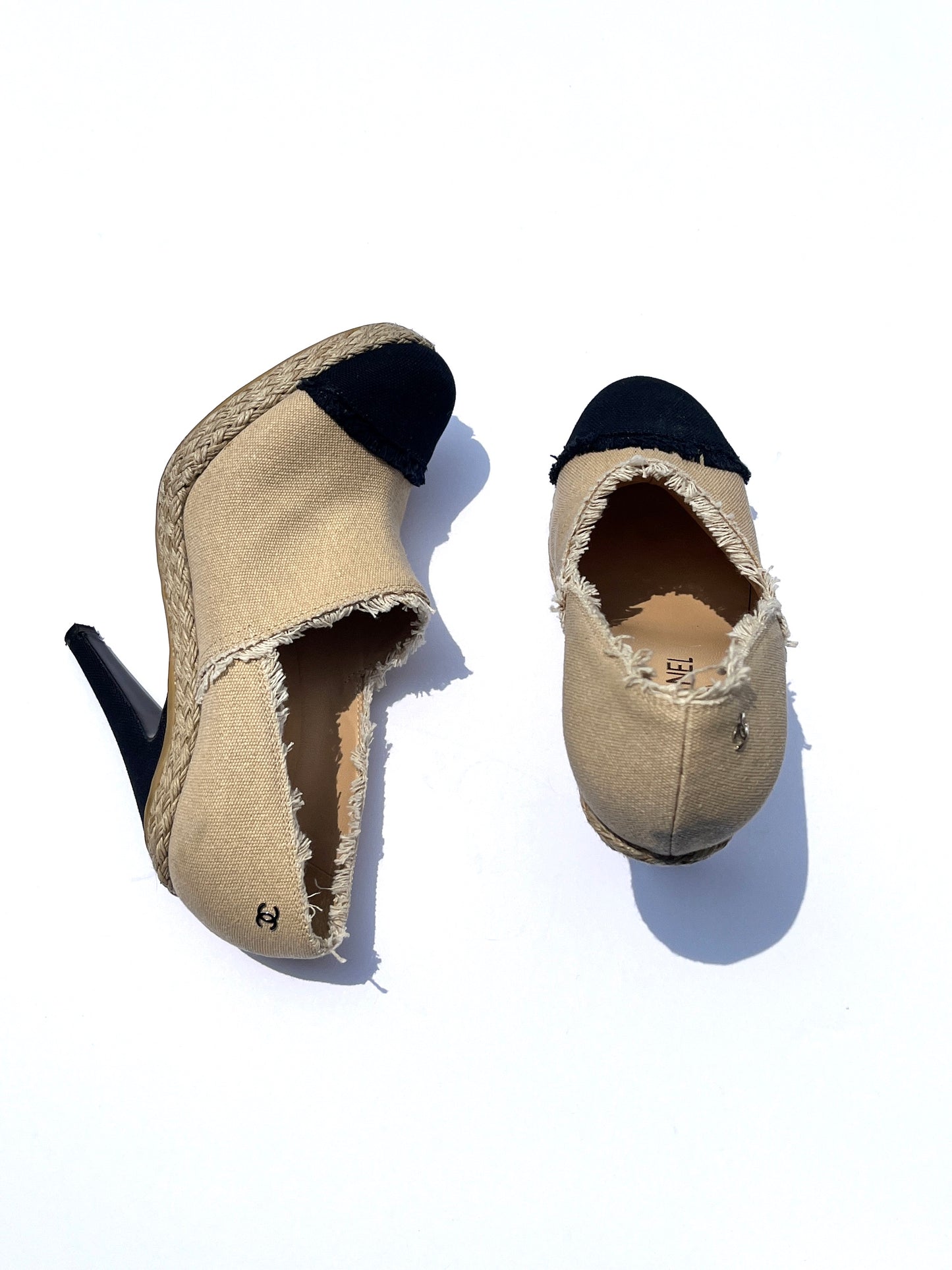 CHANEL 2014 Cap Toe Frayed Canvas Bi Color Beige Black Espadrille Pumps 39 8.5