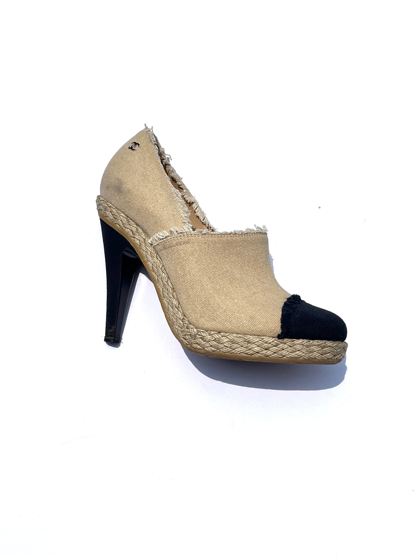 CHANEL 2014 Cap Toe Frayed Canvas Bi Color Beige Black Espadrille Pumps 39 8.5
