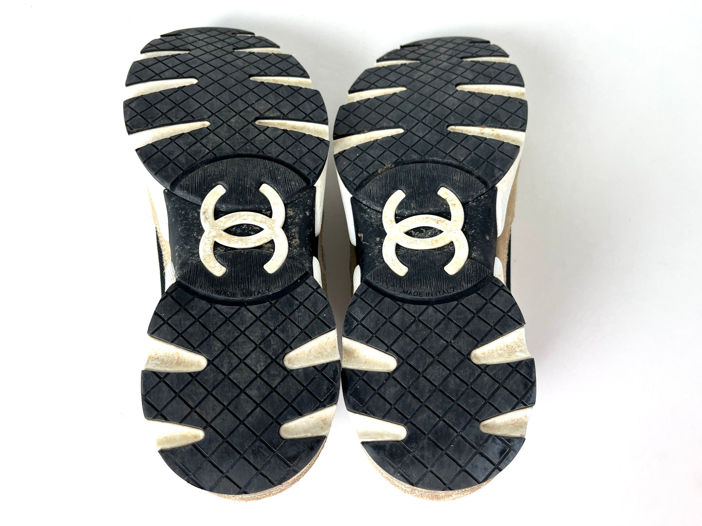 CHANEL 2023 Logo CC White Beige Black Sneakers 41 10