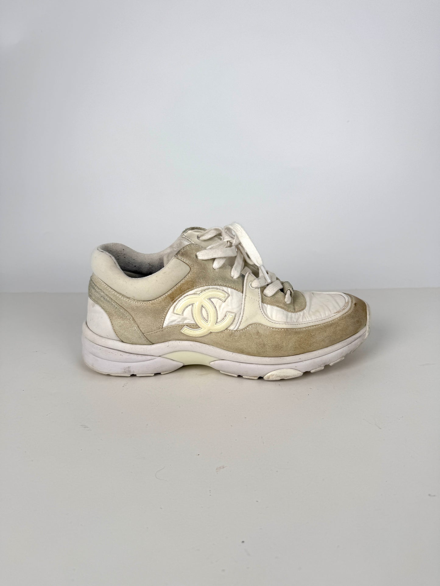 CHANEL White CC Logo Leather Running Sneakers 39, 8