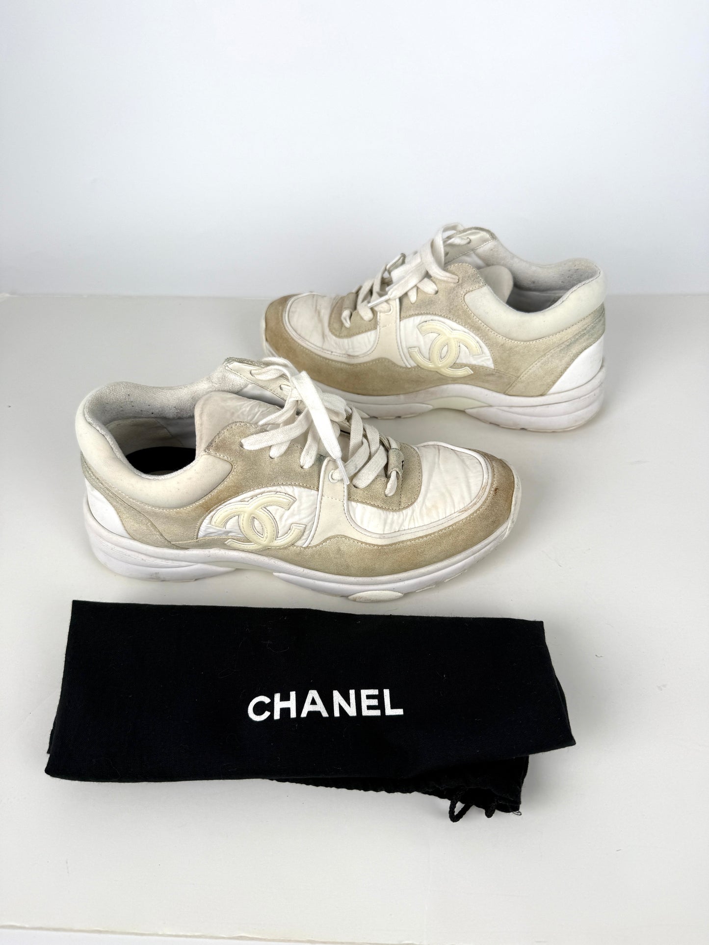 CHANEL White CC Logo Leather Running Sneakers 39, 8