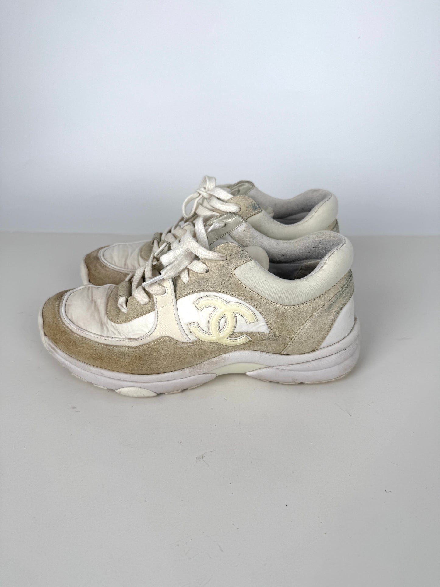CHANEL White CC Logo Leather Running Classic Sneakers 39, 8
