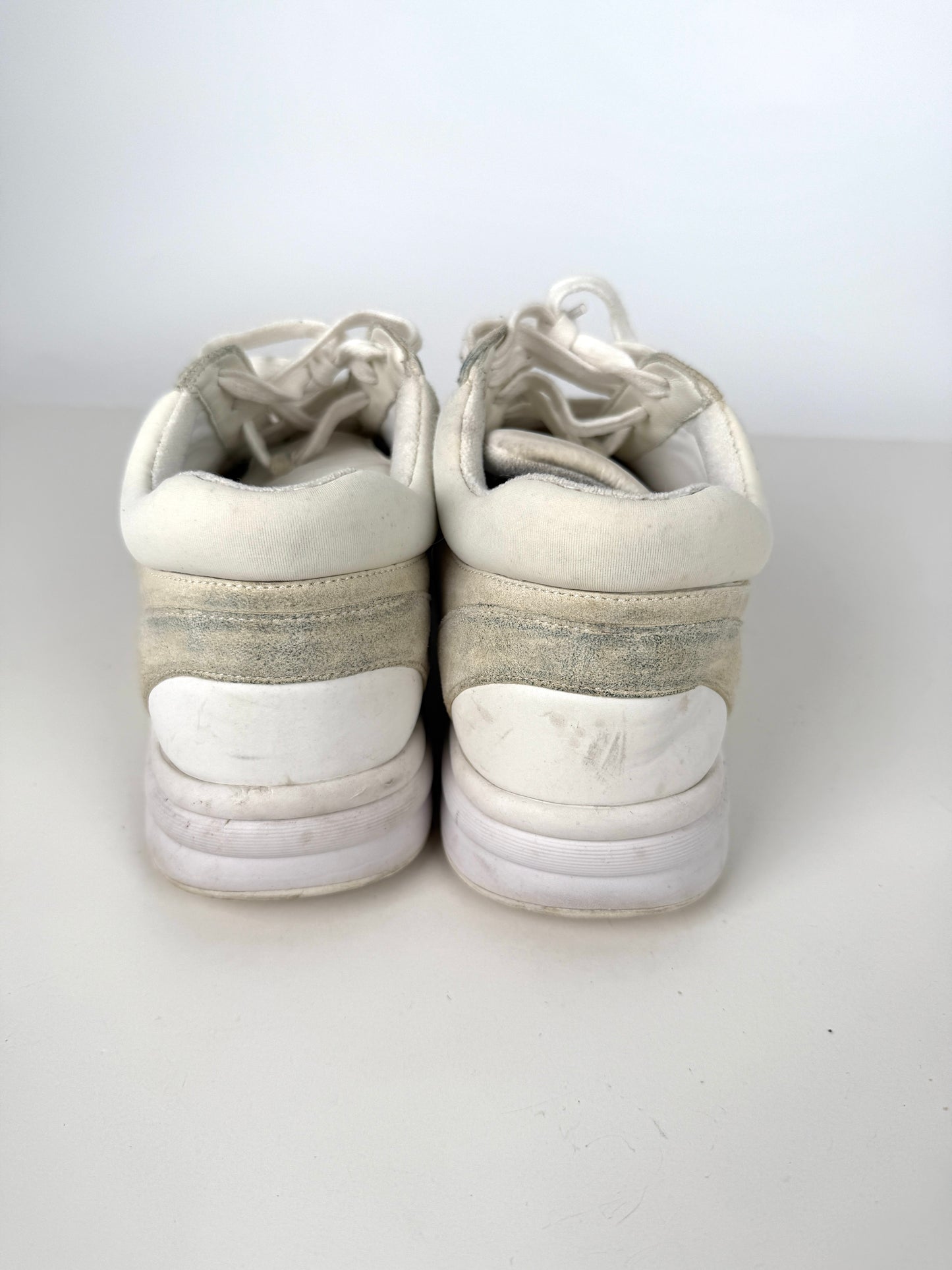 CHANEL White CC Logo Leather Running Classic Sneakers 39, 8