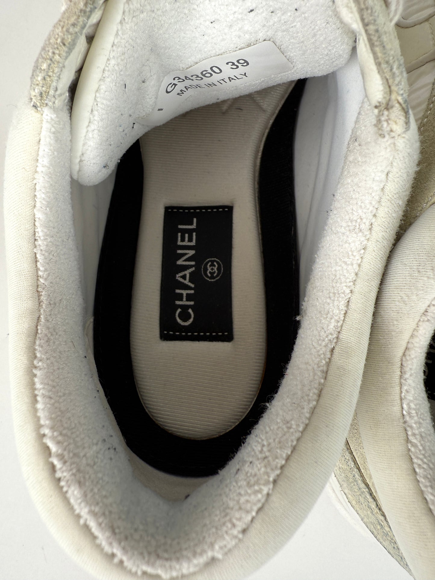 CHANEL White CC Logo Leather Running Classic Sneakers 39, 8