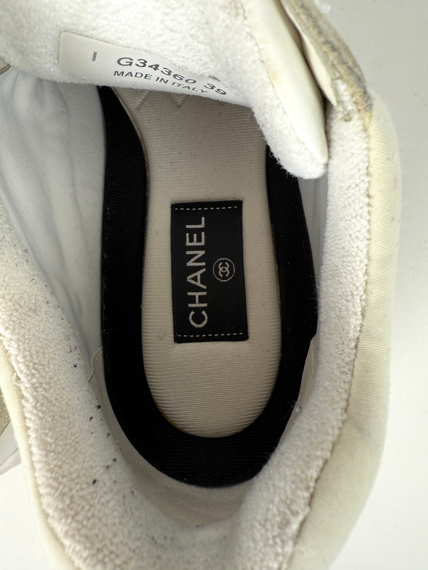CHANEL White CC Logo Leather Running Classic Sneakers 39, 8
