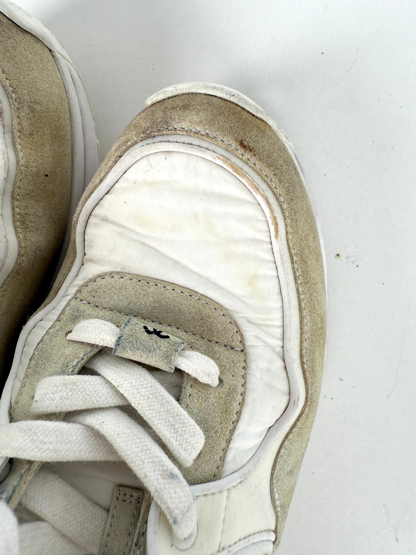 CHANEL White CC Logo Leather Running Classic Sneakers 39, 8