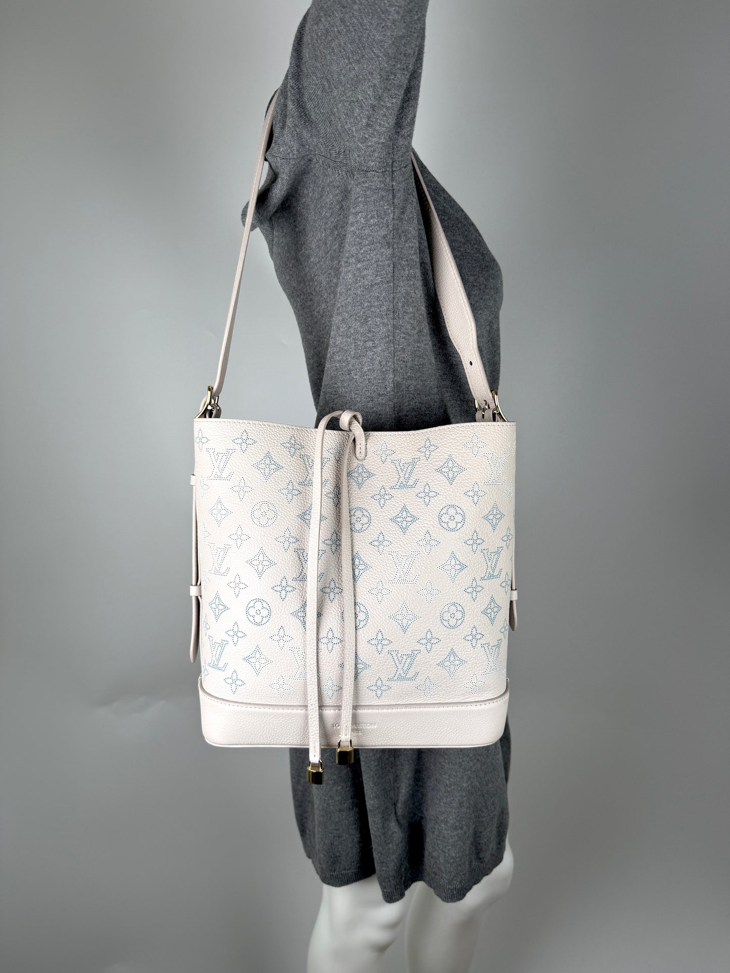 Louis Vuitton Flore NM Mahina FM Brume Shoulder Bucket Bag Luxury bag
