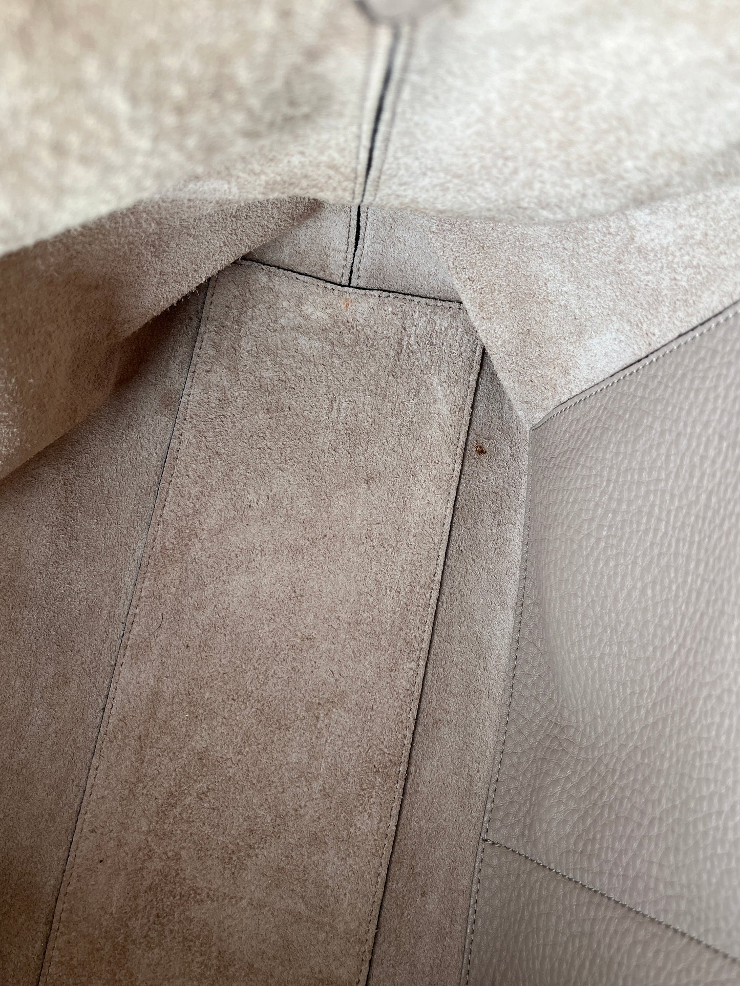VALENTINO Rockstud Beige Poudre Leather Tote Bag