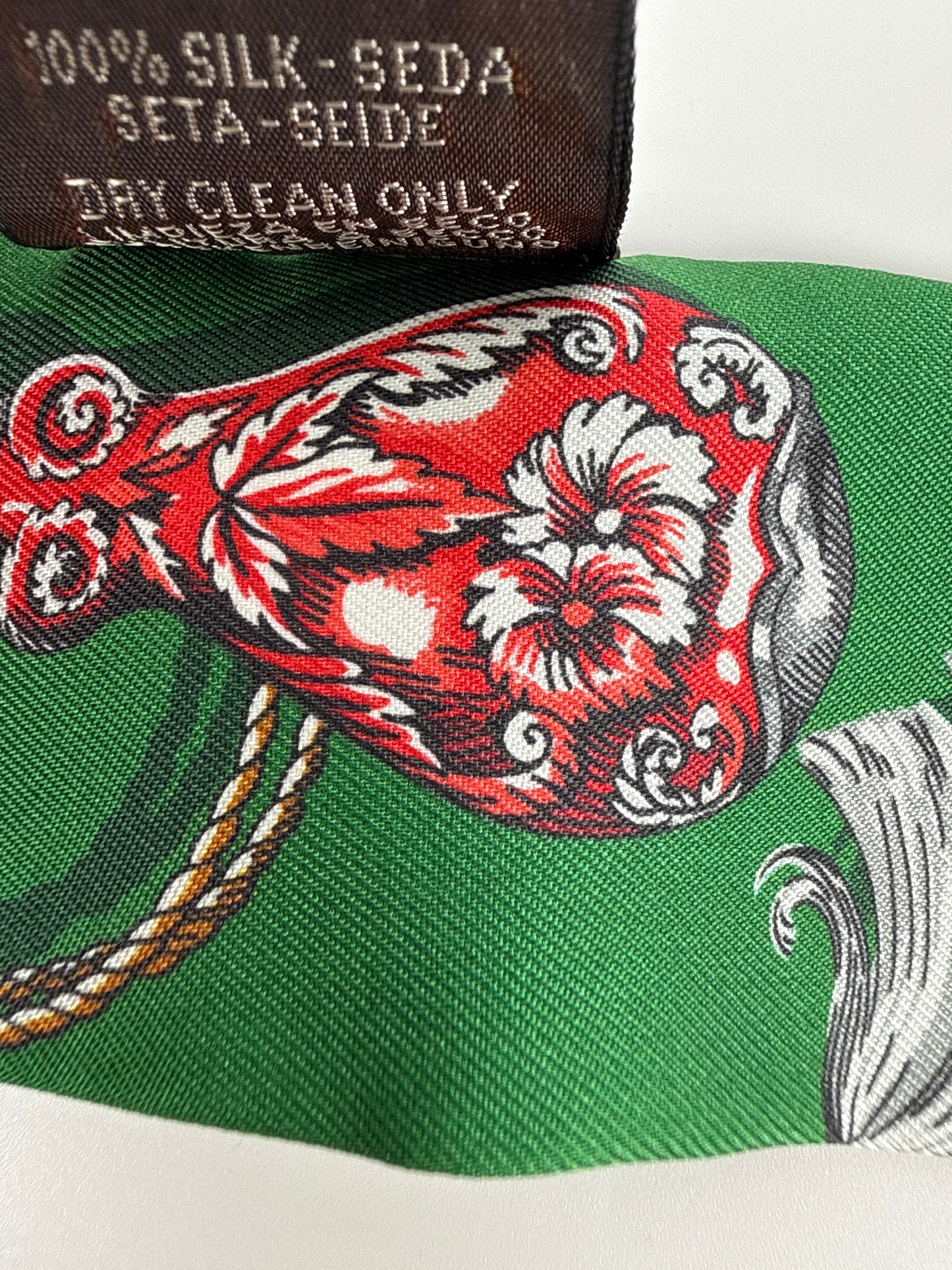 Hermes Cavalcades Print Emeraude Green Beige Dore Silk Twilly Scarf
