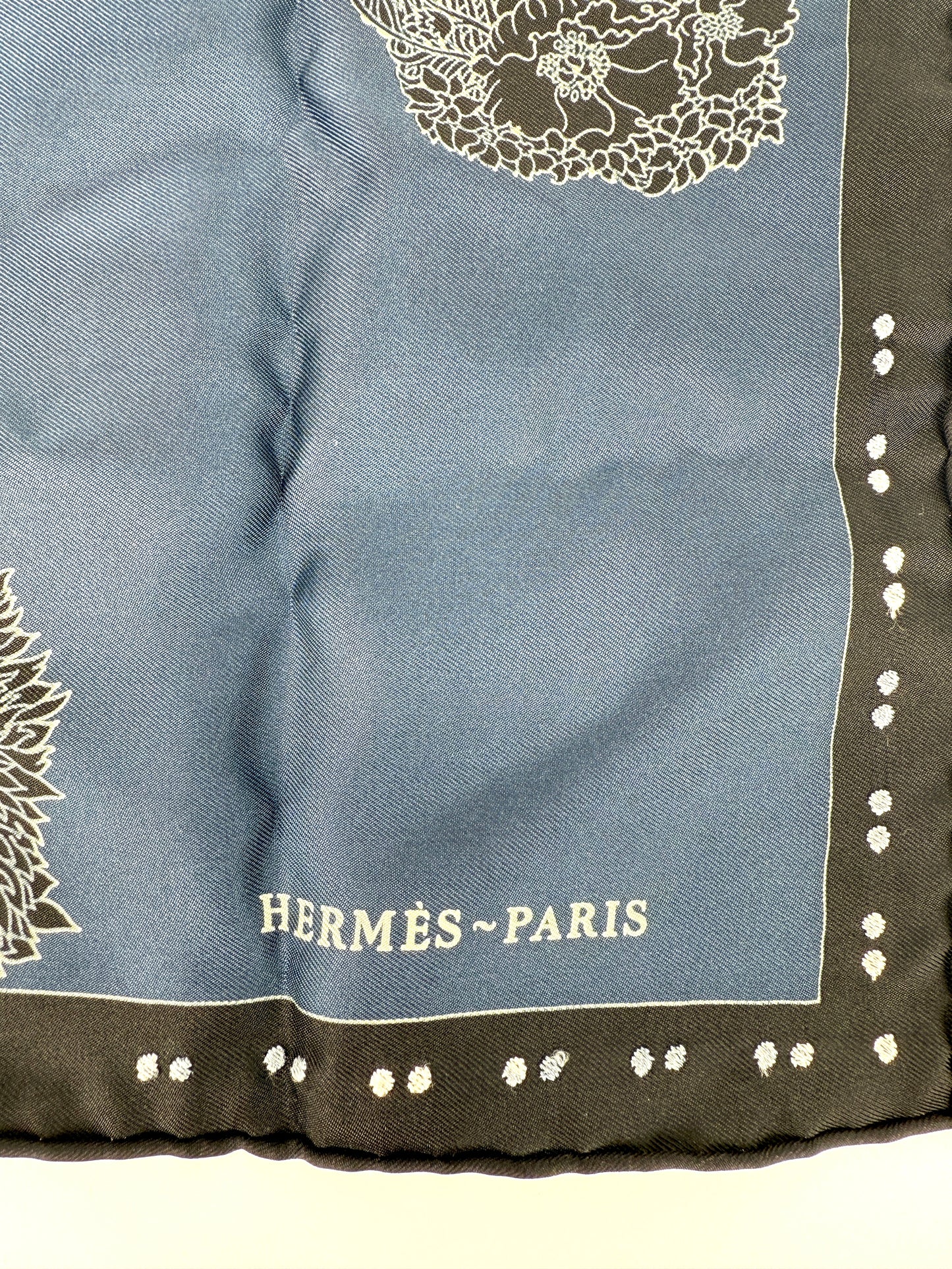 HERMES Robe Legere Embroidered Black Creme Silk Square Scarf 45
