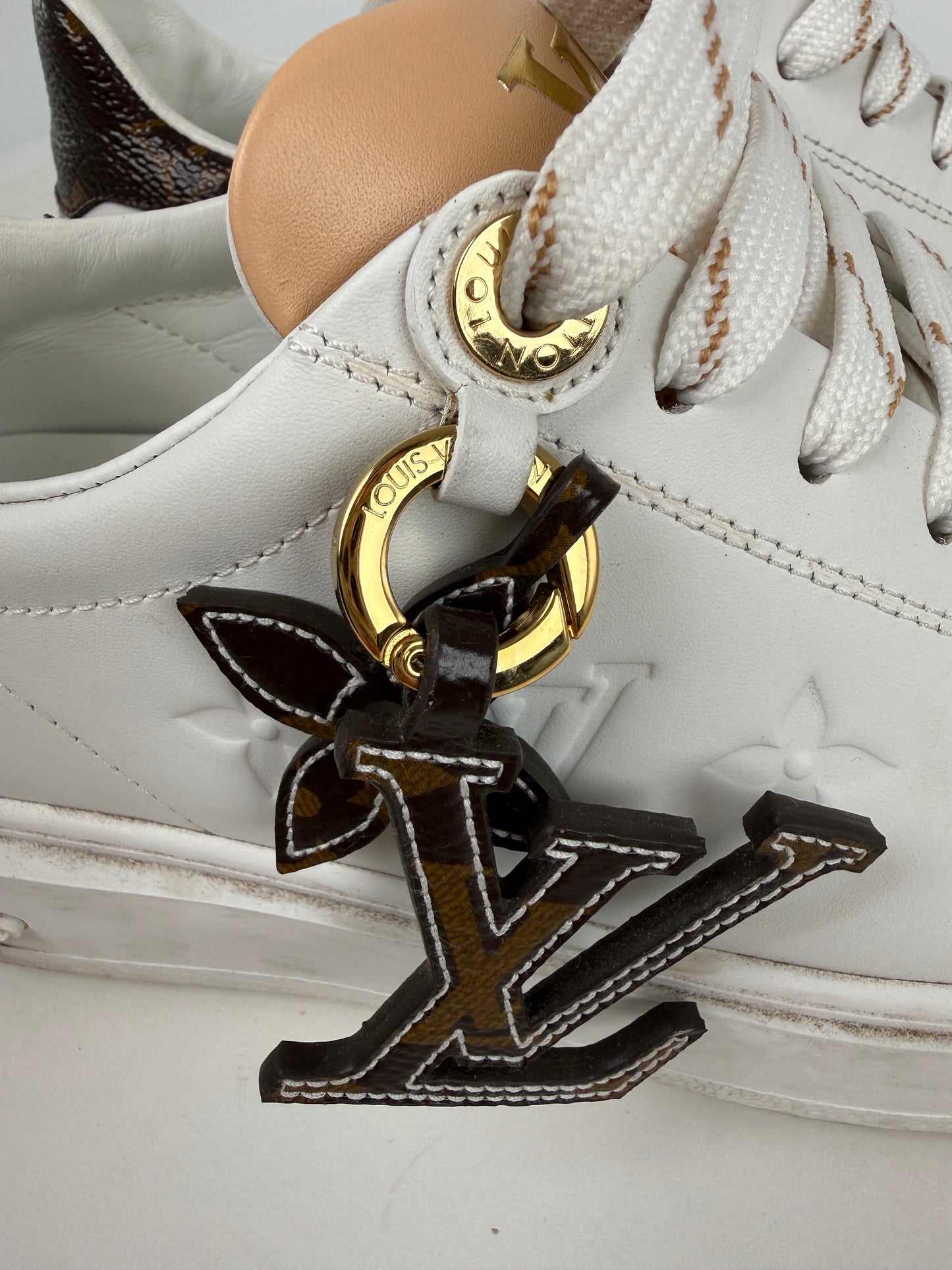 LOUIS VUITTON Time out White Leather Embossed Charm Monogram Sneakers 36.5, 6.5