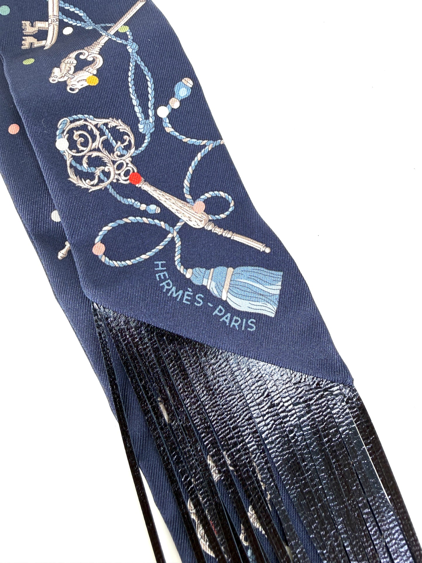 HERMES Les Cles a Pois Bleu Marine Gris Argent Silk Calfskin Leather Fringes Twilly Scarf New