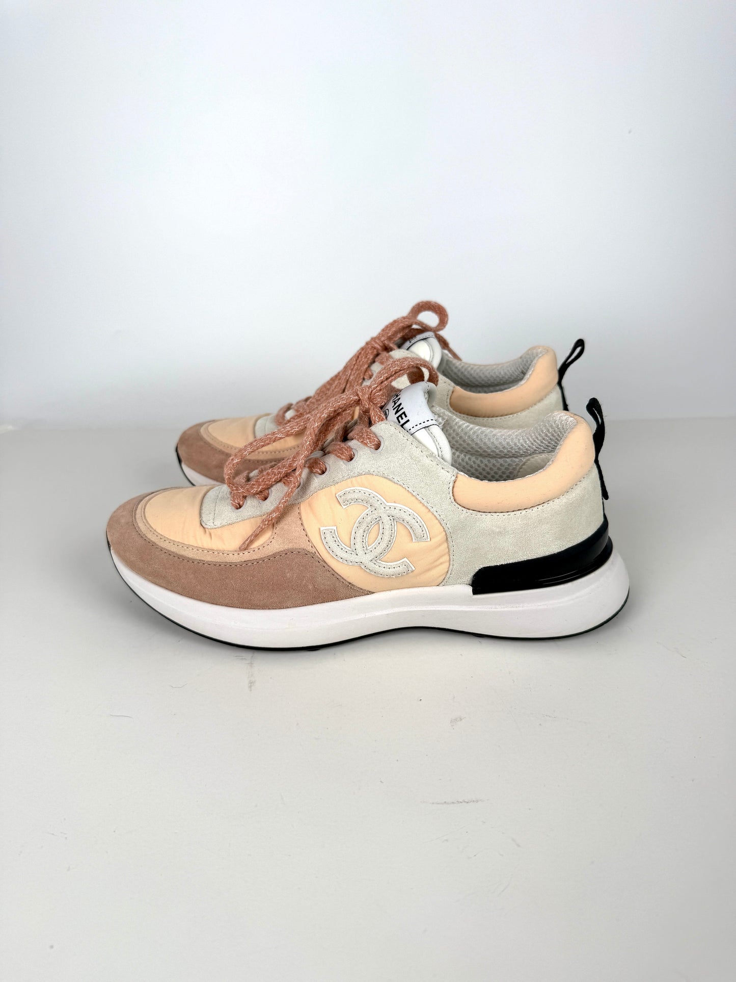 CHANEL CC Interlocking Multicolor Logo Light Beige, Gray 22P Sneakers 38, 7