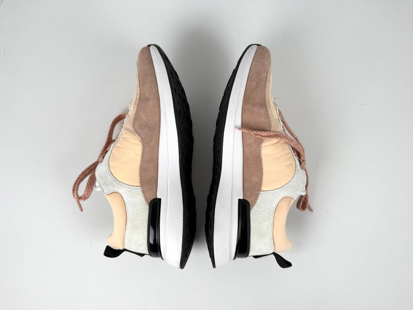 CHANEL CC Interlocking Multicolor Logo Light Beige, Gray 22P Sneakers 38, 7