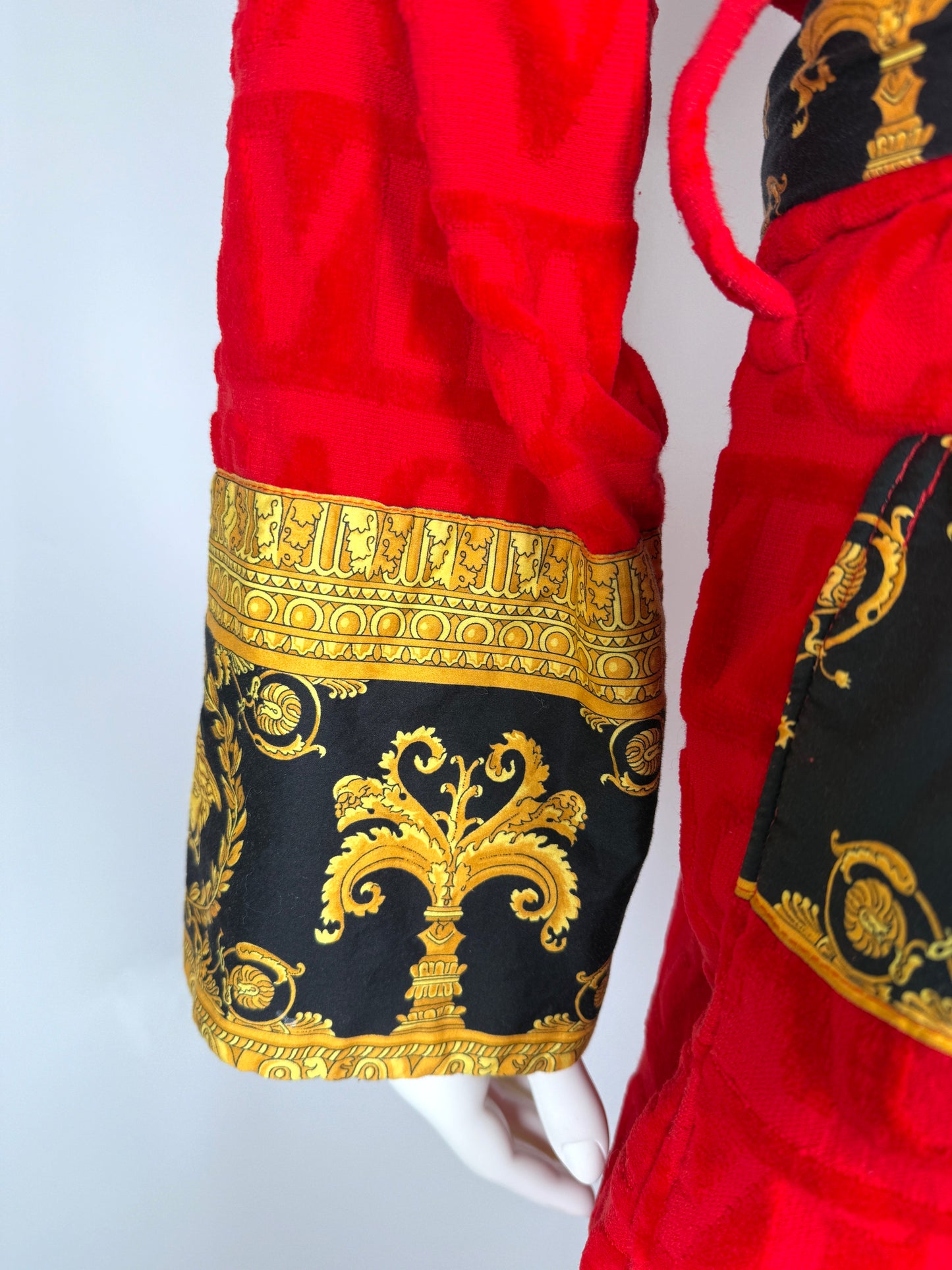 Versace Medusa heart Baroque Insignia Red Gold Black Printed Bath Robe Unisex M