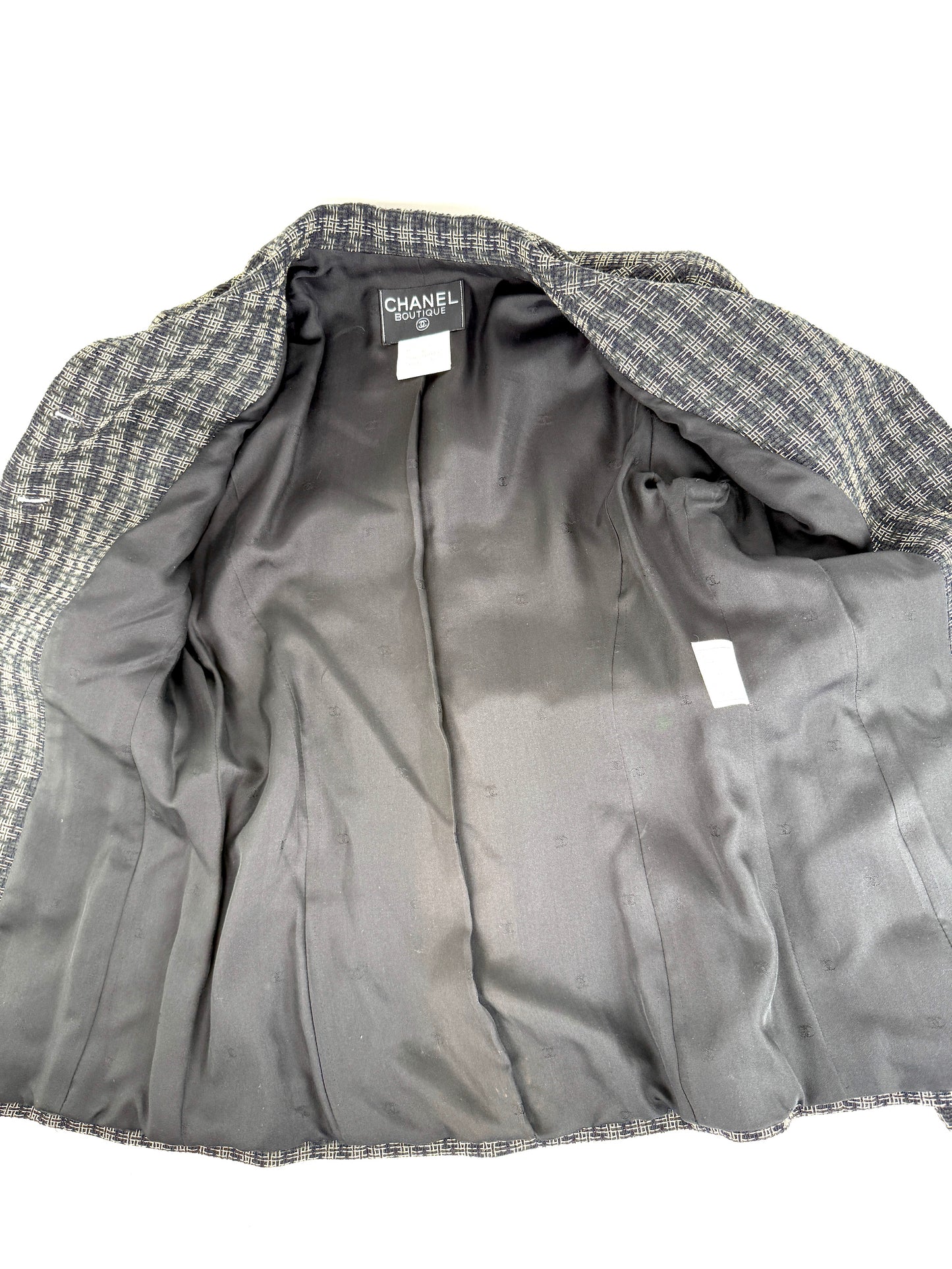 CHANEL Vintage Boutique Collared 1995 Single Breasted Check Black Beige Tweed Jacket Blazer 36 4