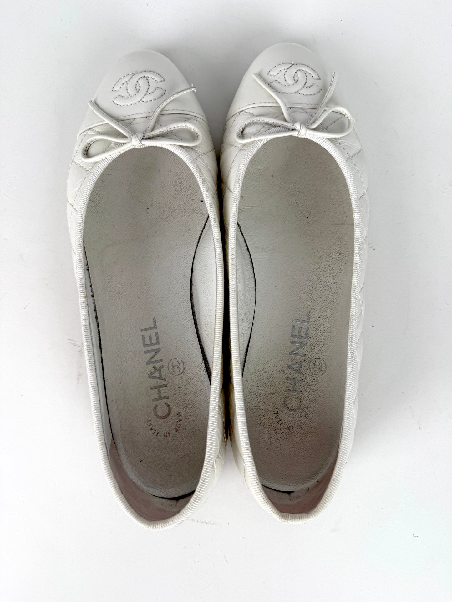 CHANEL White Cap Toe Quilted Leather Classic Flats 38, 7.5