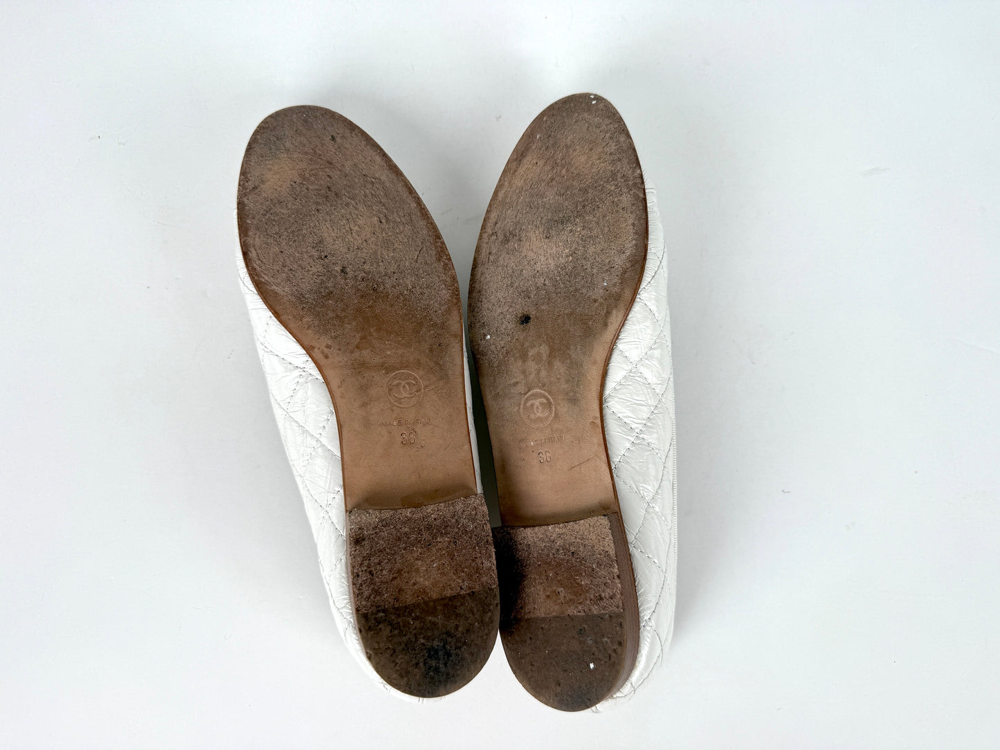 CHANEL White Cap Toe Quilted Leather Classic Flats 38, 7.5