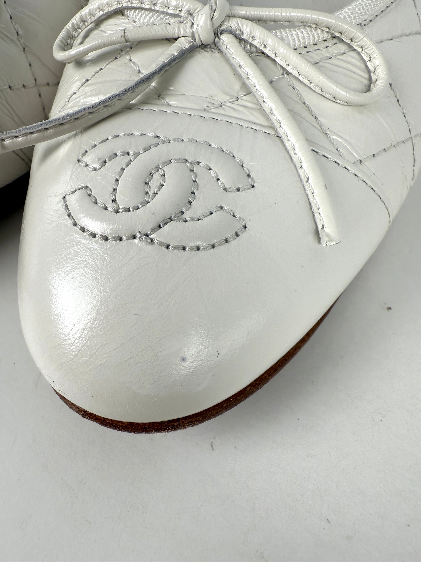 CHANEL White Cap Toe Quilted Leather Classic Flats 38, 7.5