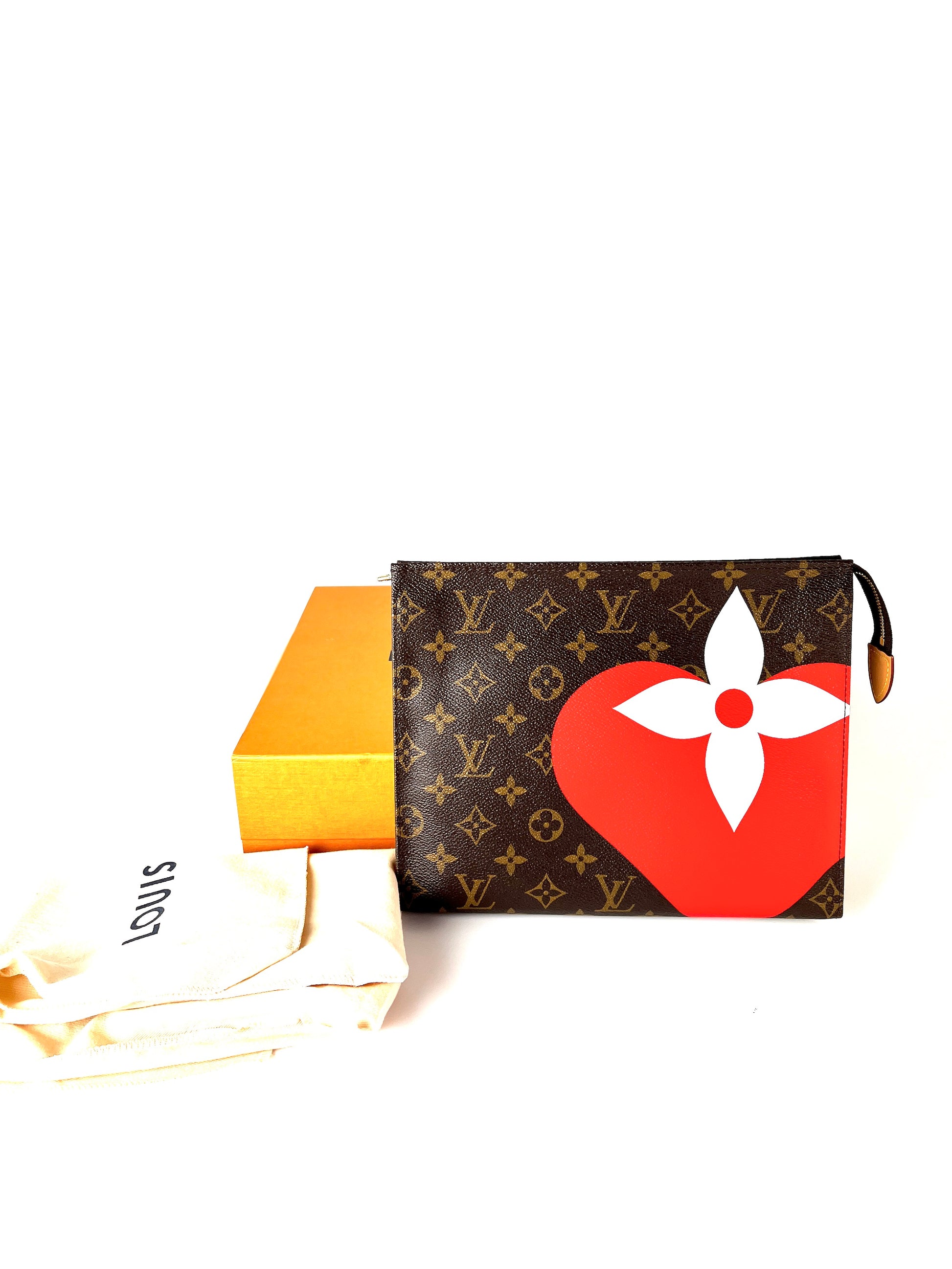 LOUIS VUITTON Monogram 2021 Game On Zip Brown Toiletry Heart Pouch Bag 26