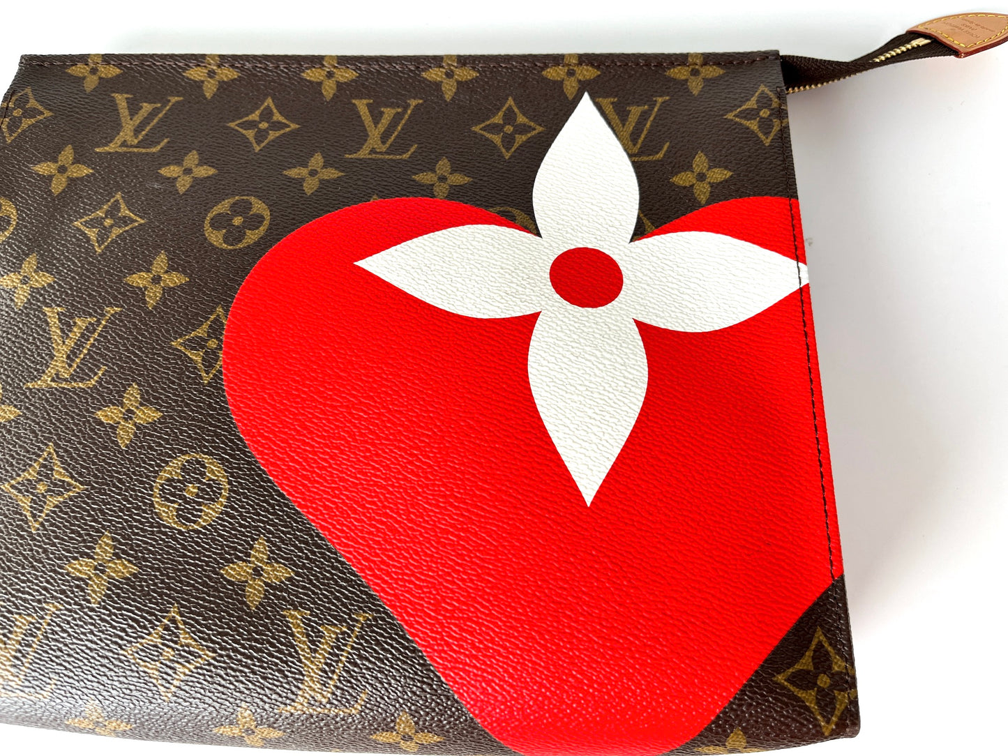 LOUIS VUITTON Monogram 2021 Game On Zip Brown Toiletry Heart Pouch Bag 26