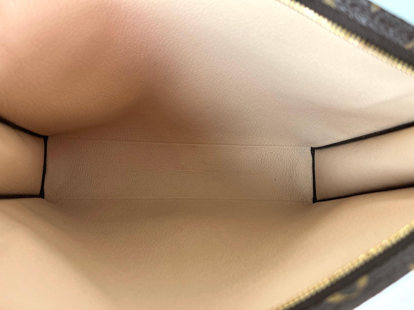 LOUIS VUITTON Monogram 2021 Game On Zip Brown Toiletry Heart Pouch Bag 26