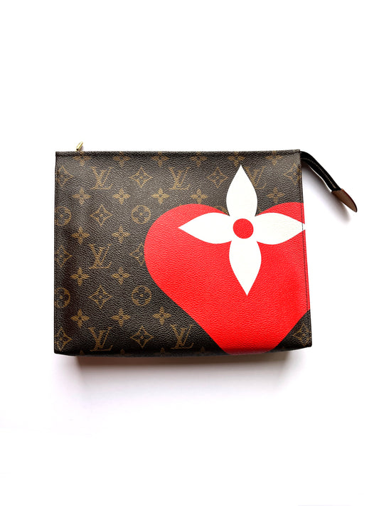 LOUIS VUITTON Monogram 2021 Game On Zip Brown Toiletry Heart Pouch Bag 26