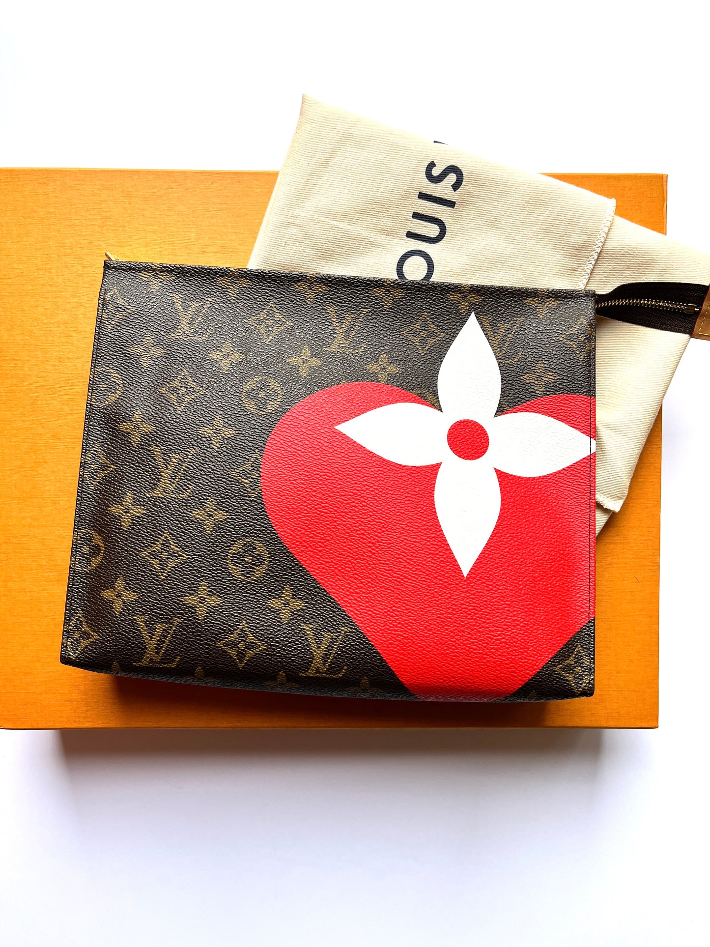 LOUIS VUITTON Monogram 2021 Game On Zip Brown Toiletry Heart Pouch Bag 26