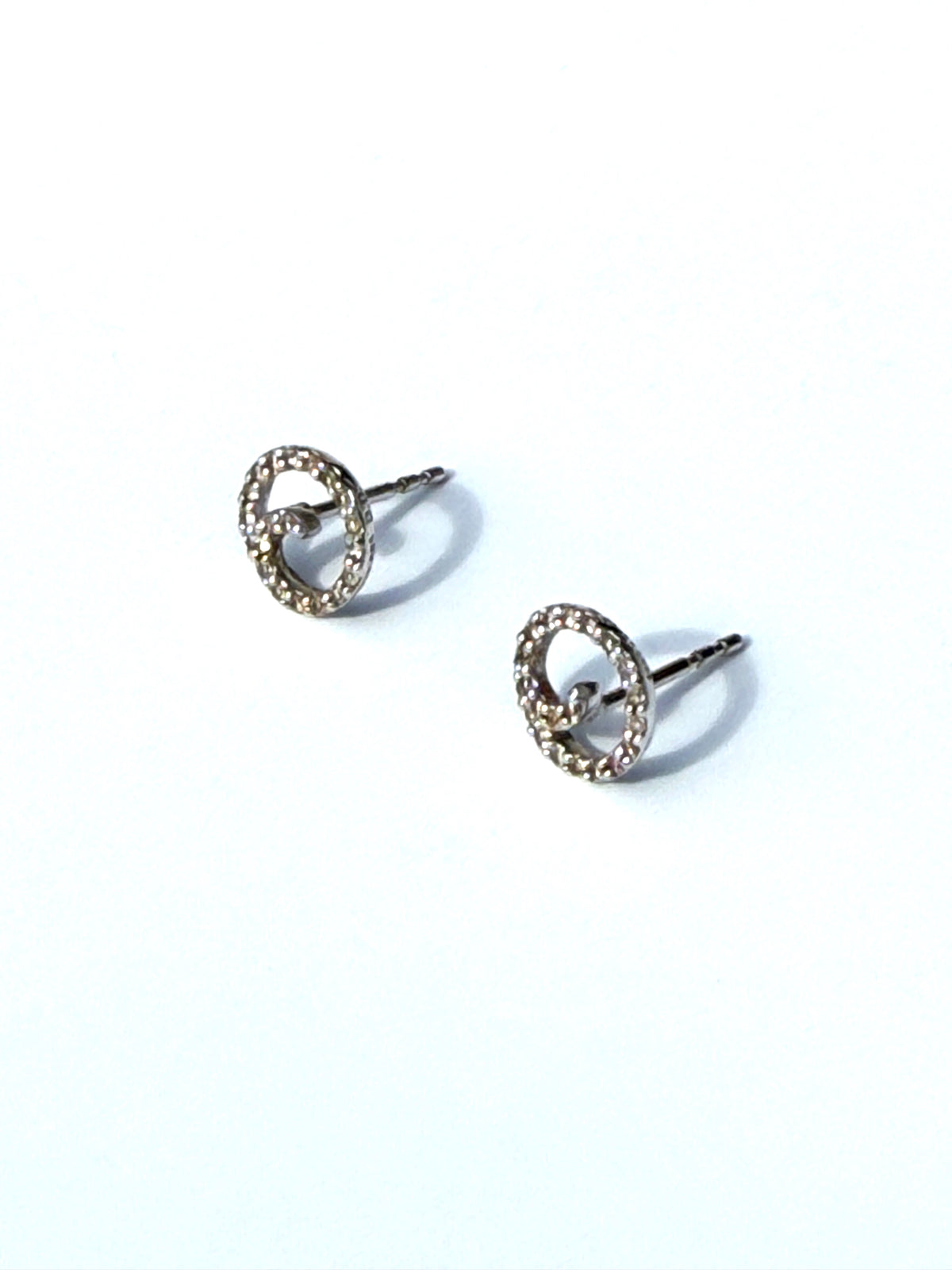 14k White Gold Diamond Circle Swirl Stud Earrings