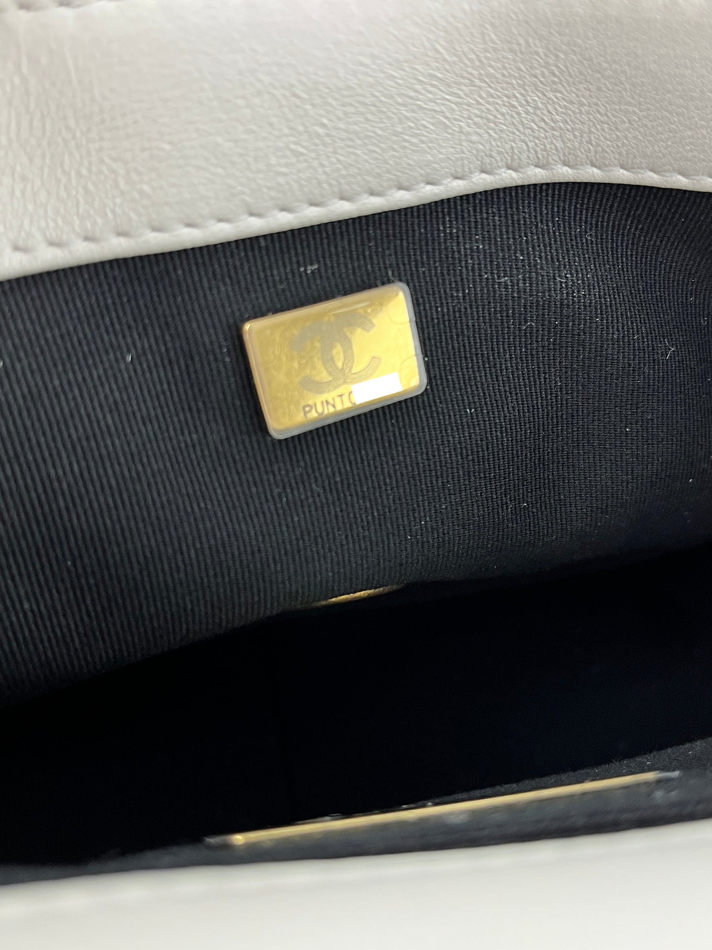 New CHANEL 19 2022 White Flap Bag