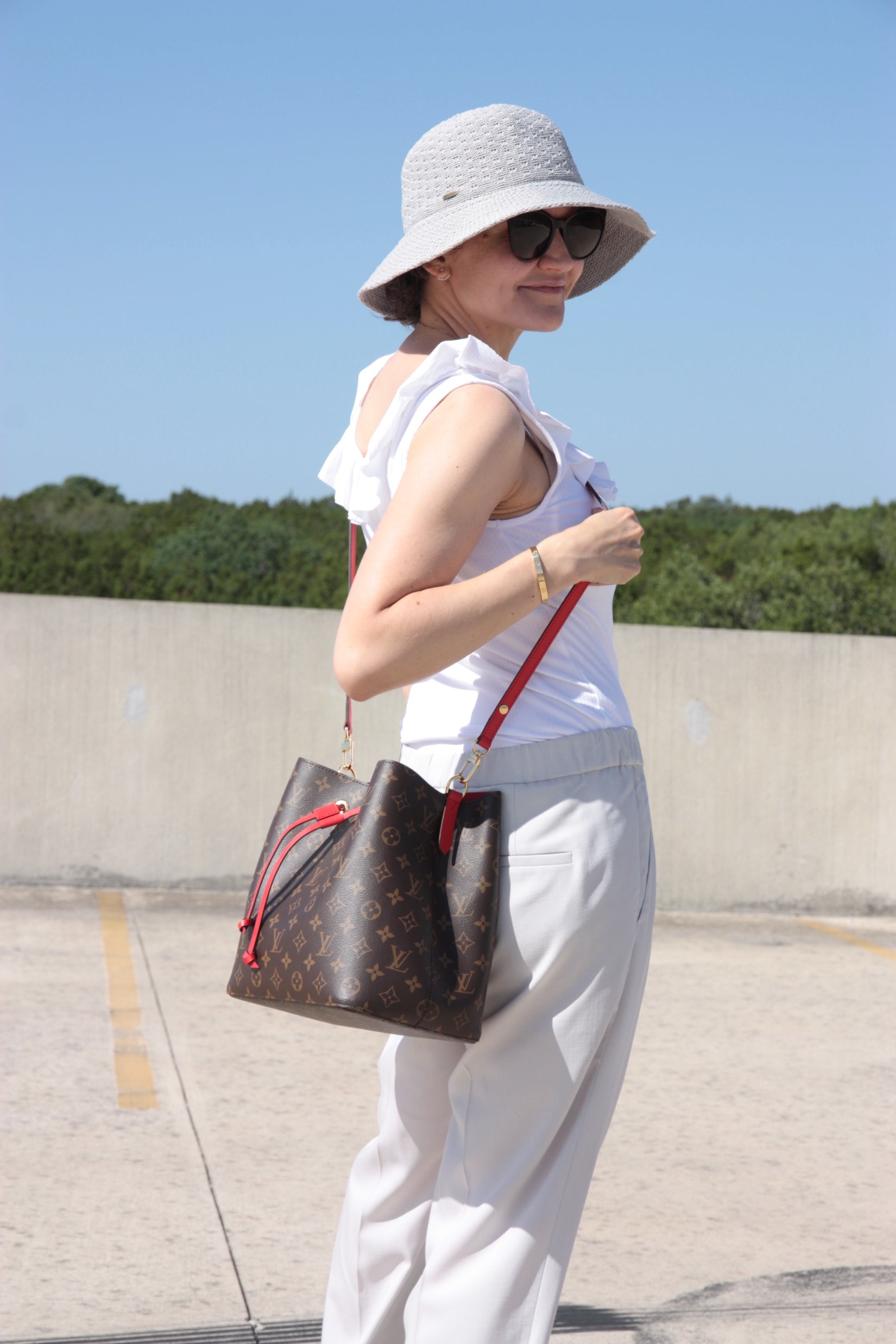 LOUIS VUITTON 2021 NeoNoe M44021 Monogram MM Red Bucket Crossbody