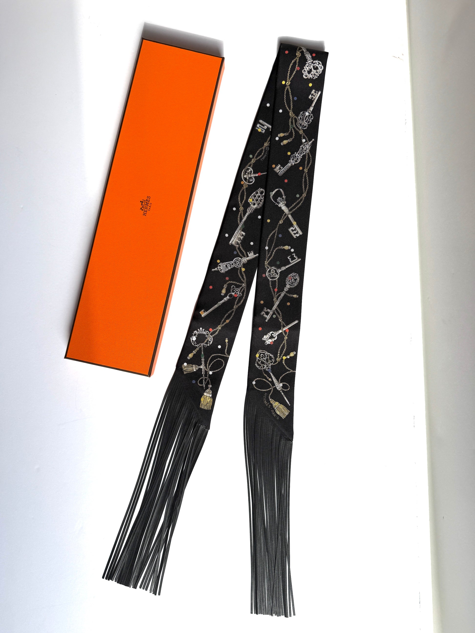 New HERMES Les Cles a Pois Black Mordore White Silk Calfskin Leather Fringes Twilly Scarf