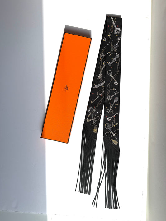 HERMES Les Cles a Pois Black Mordore White Silk Calfskin Leather Fringes Twilly Scarf New