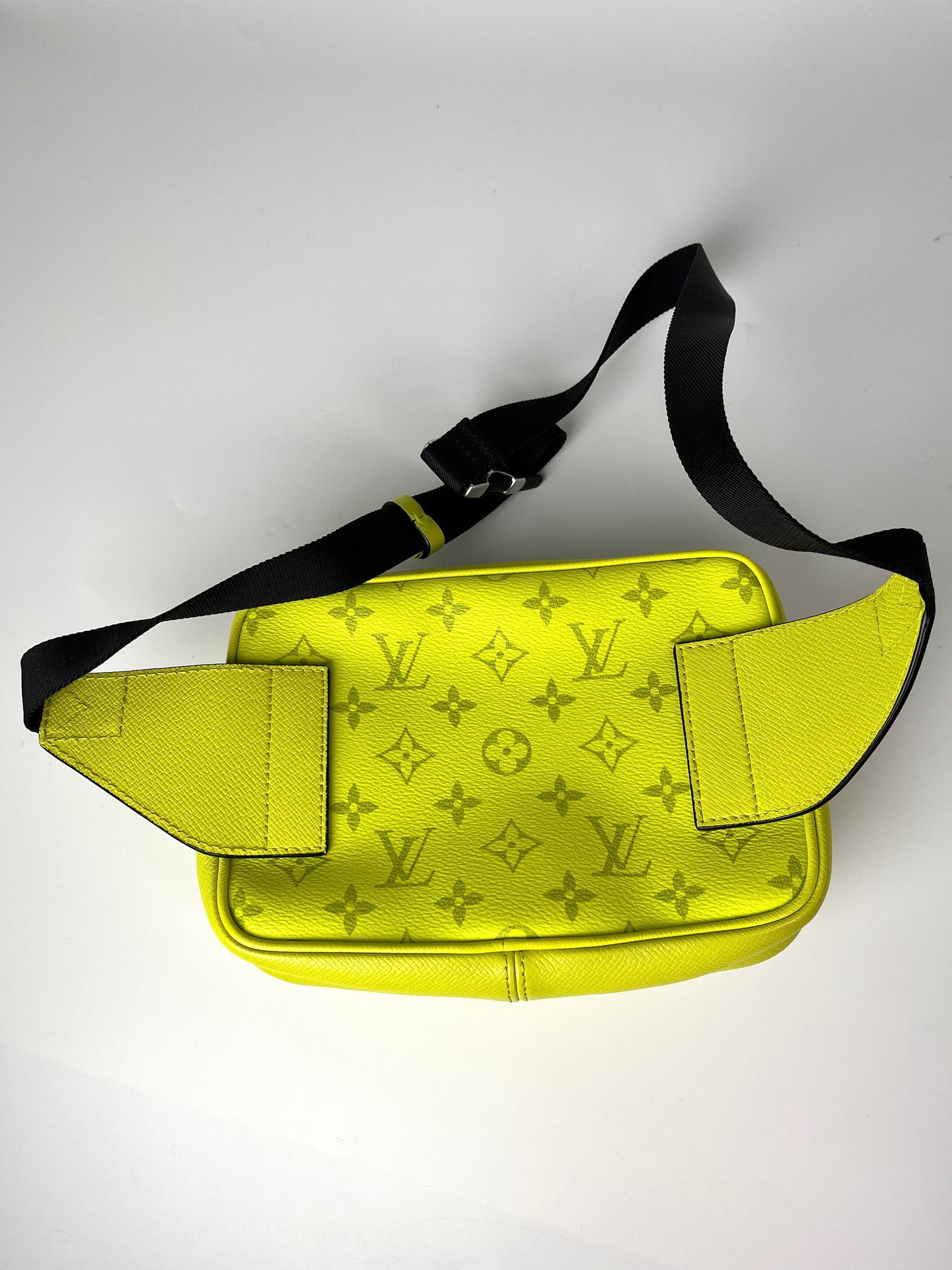 LOUIS VUITTON Taiga Outdoor Bumbag Neon Yellow Crossbody Bag